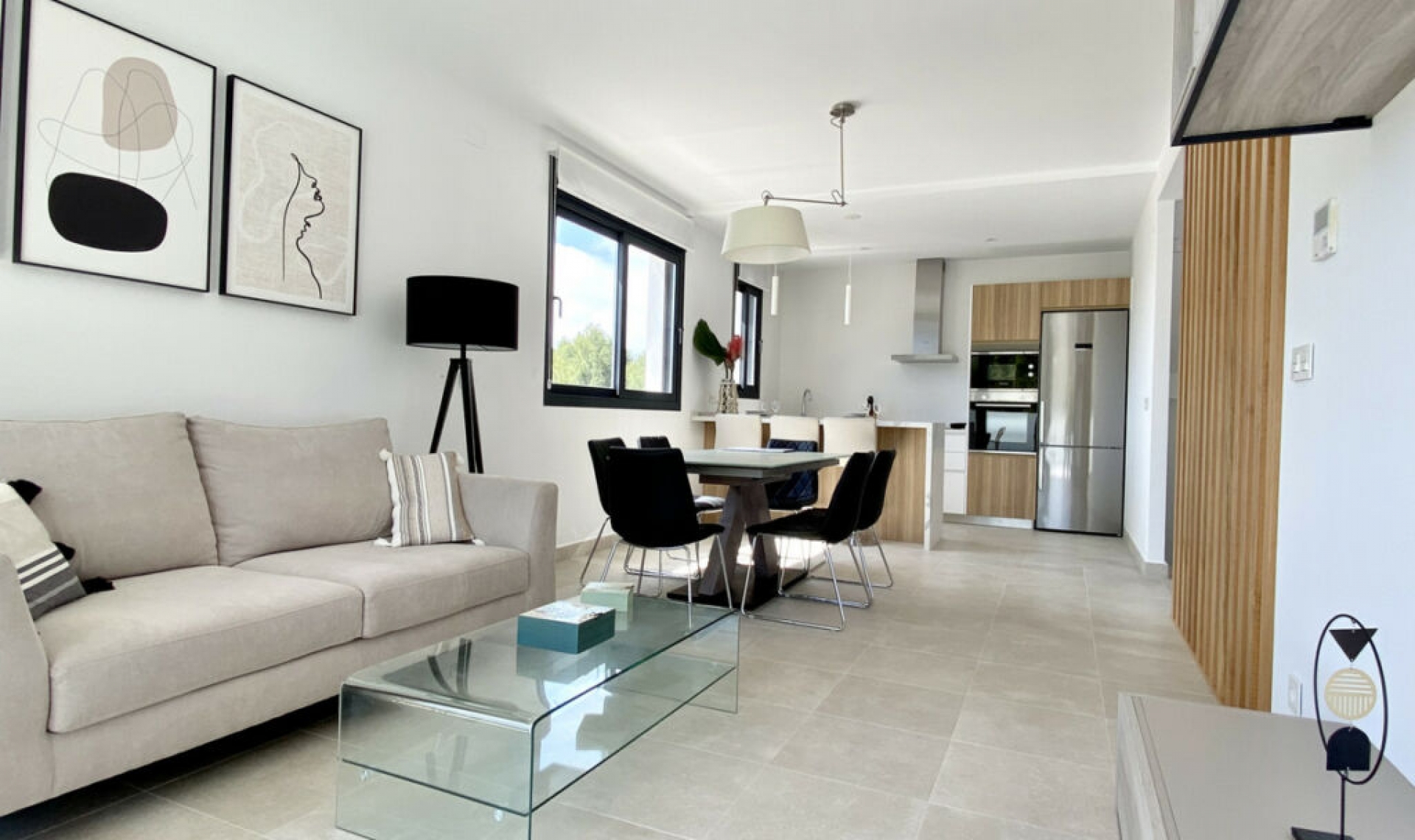 Resale - House -
La Campaneta