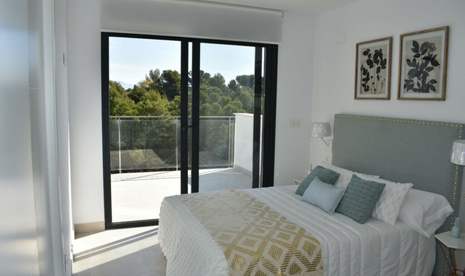 Resale - House -
La Campaneta