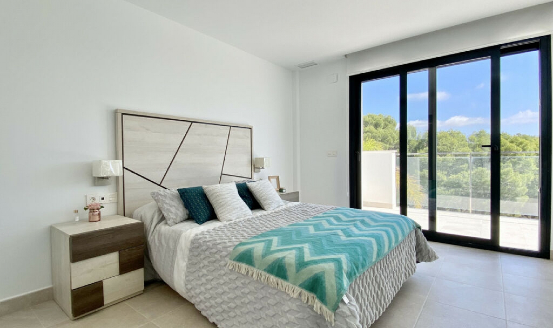 Resale - House -
La Campaneta