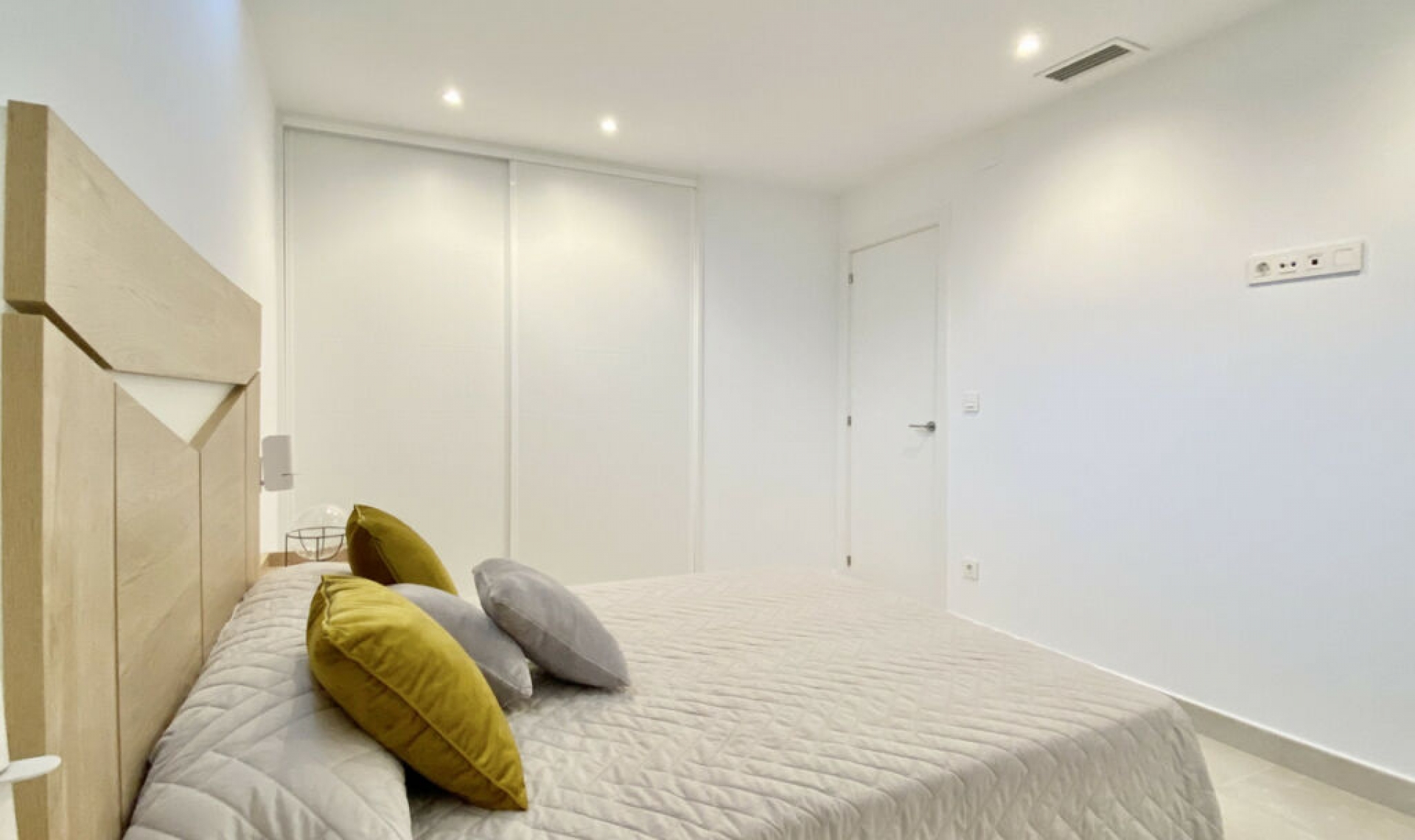 Resale - House -
La Campaneta