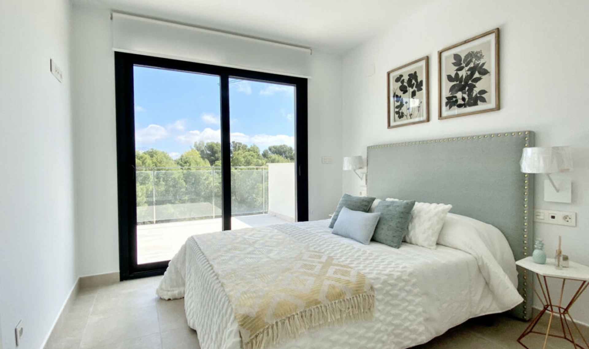 Resale - House -
La Campaneta