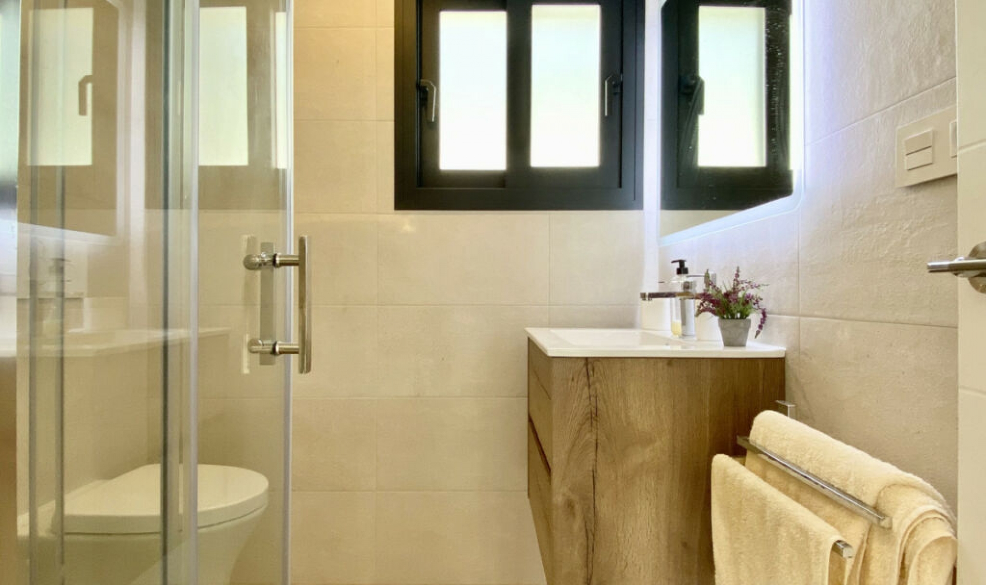 Resale - House -
La Campaneta