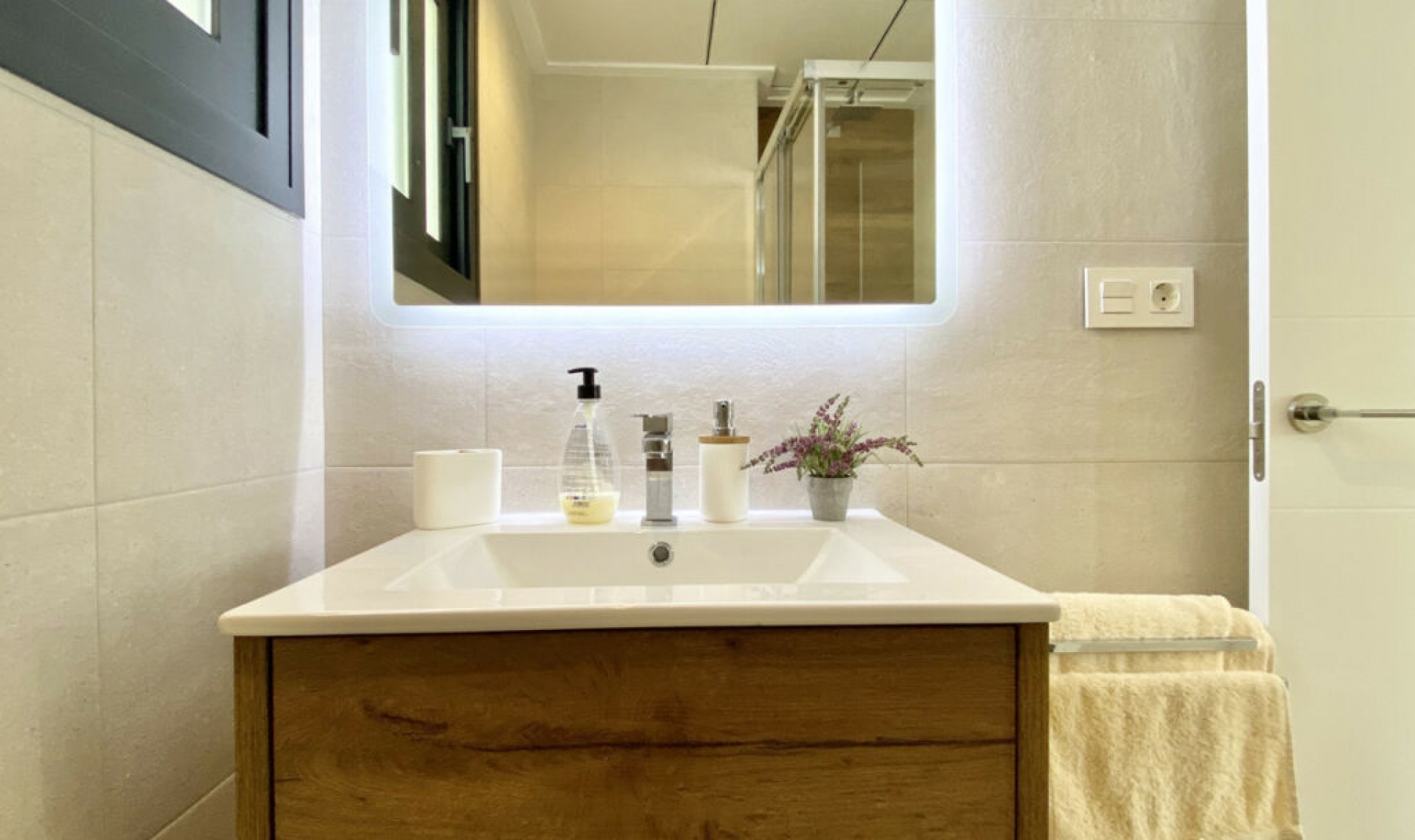 Resale - House -
La Campaneta