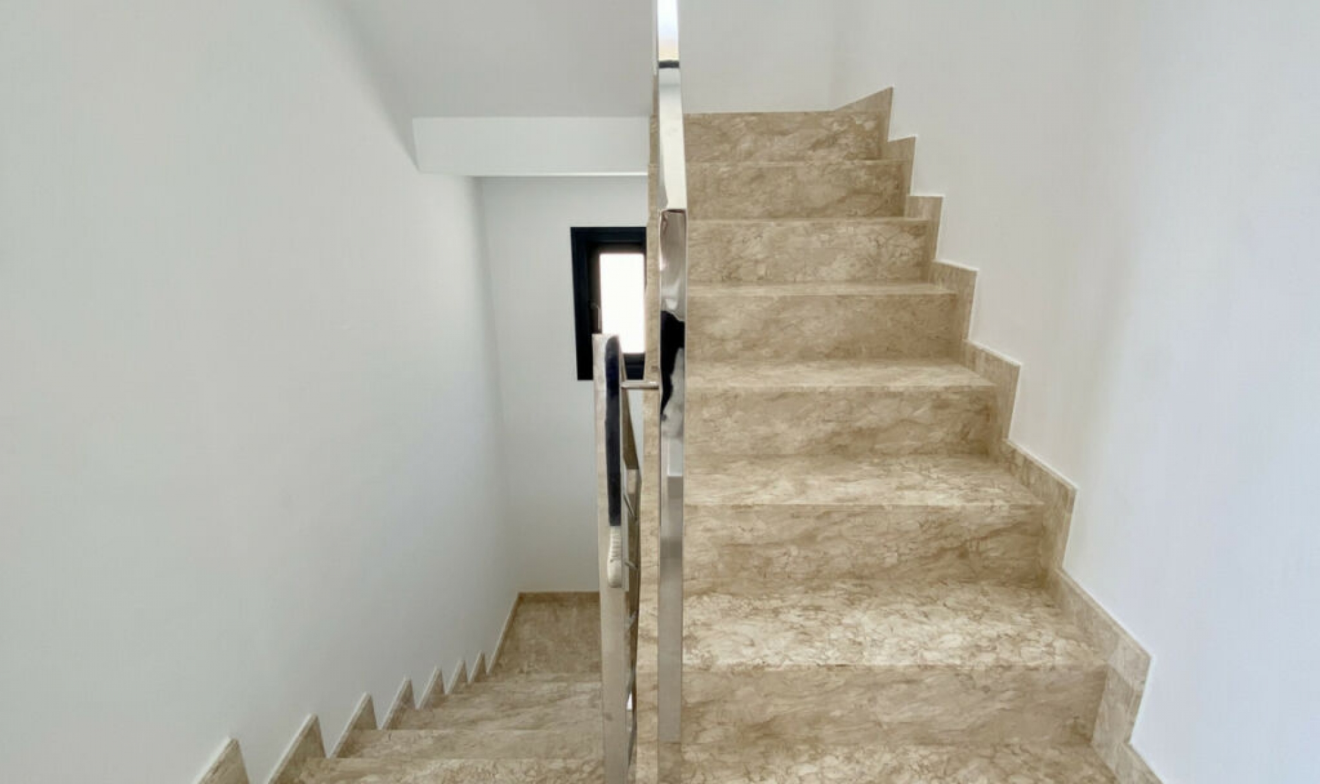 Resale - House -
La Campaneta