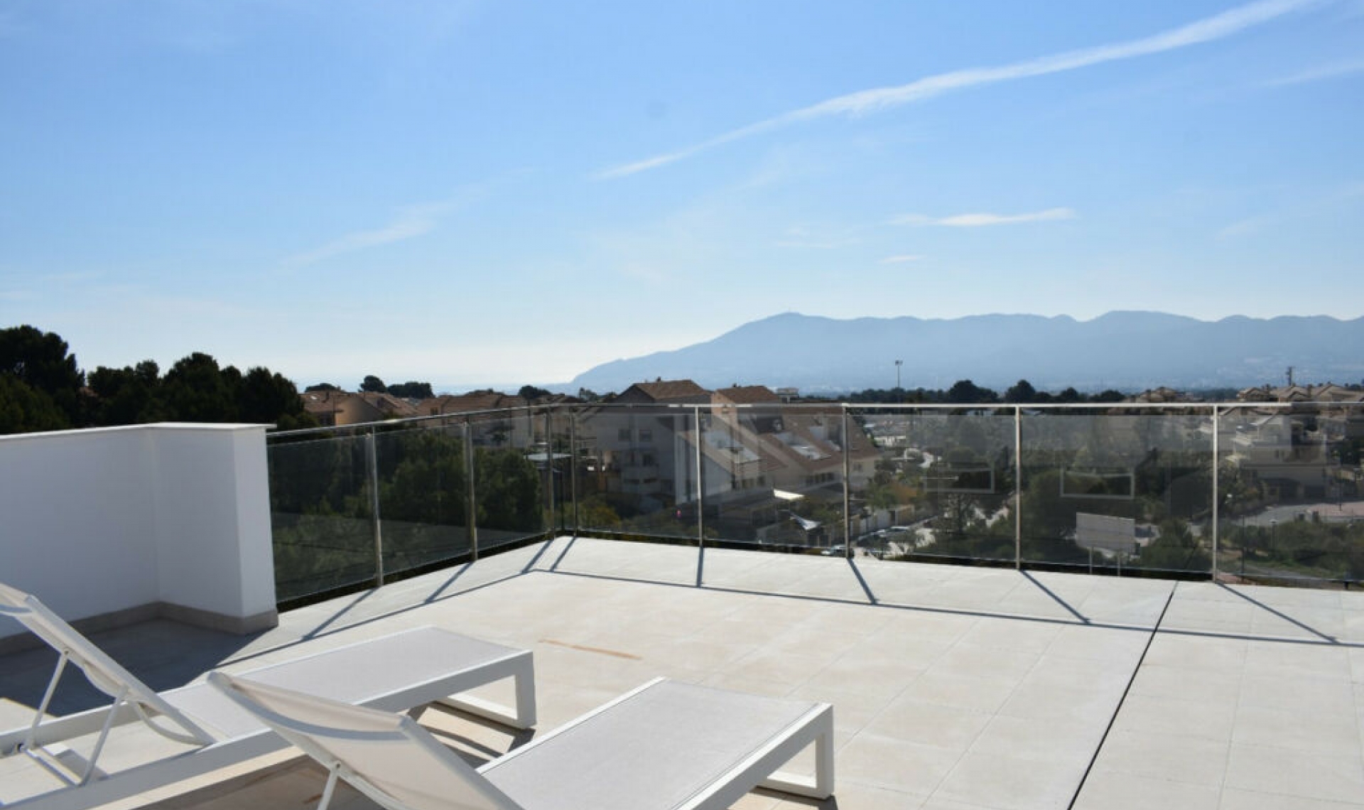 Resale - House -
La Campaneta