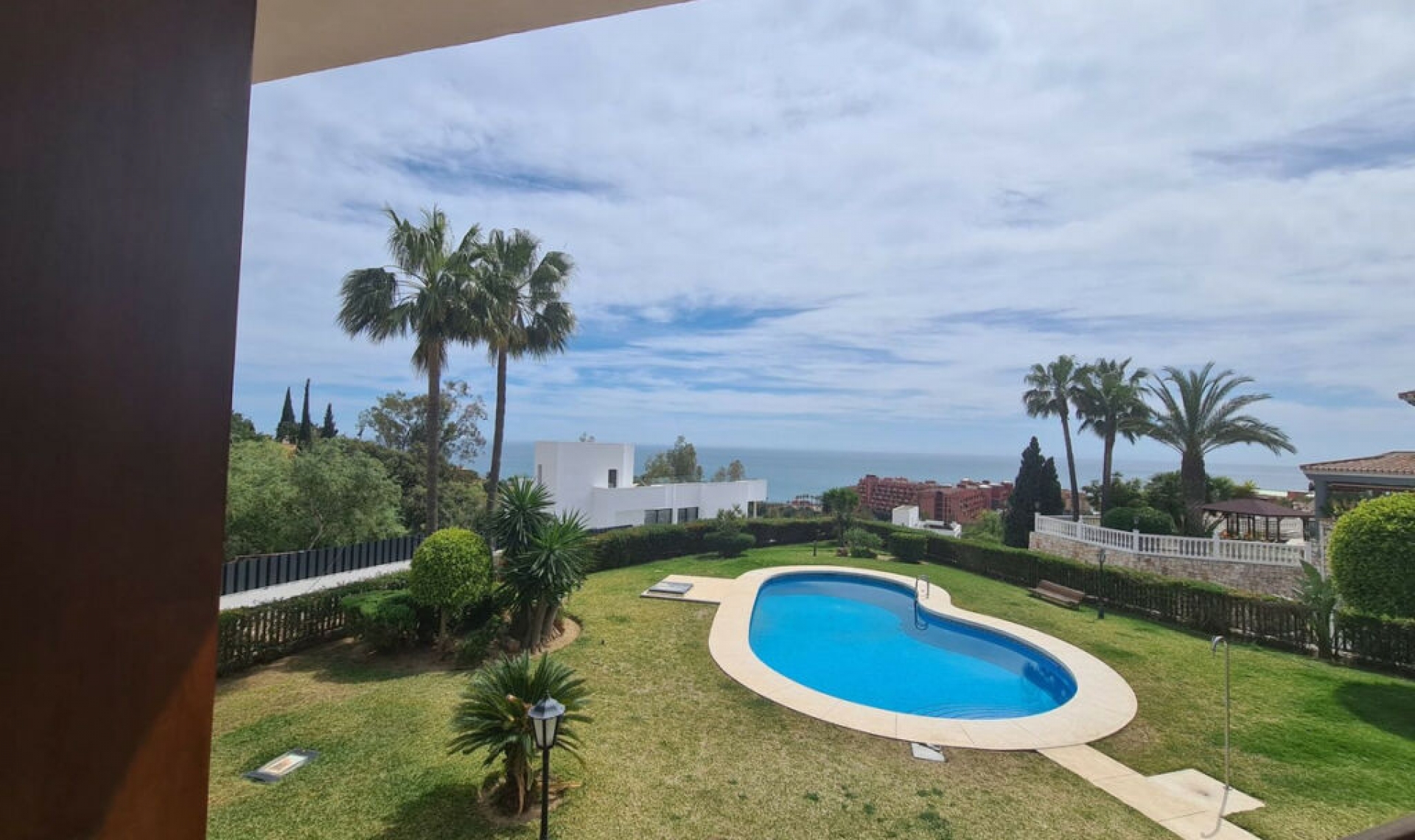 Resale - House -
La Capellania