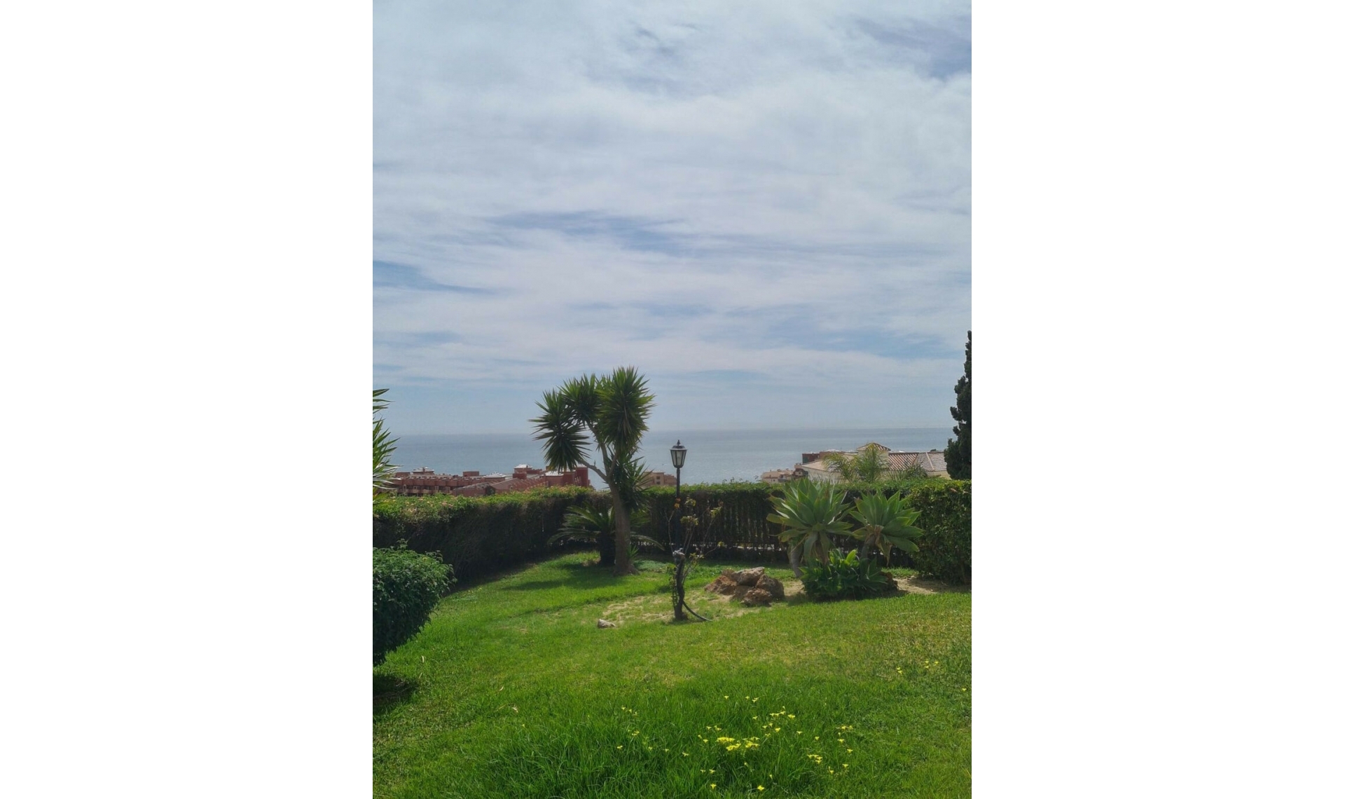 Resale - House -
La Capellania