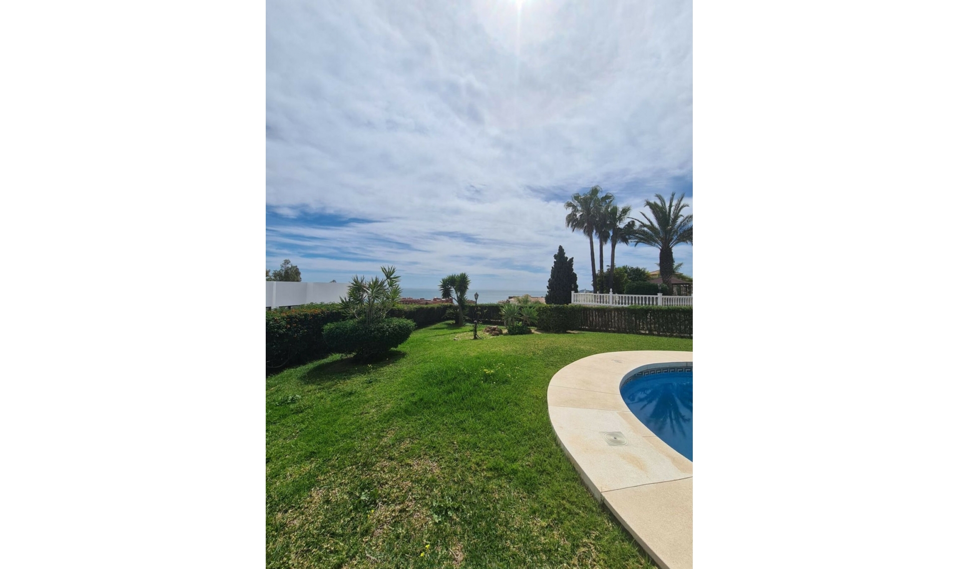 Resale - House -
La Capellania