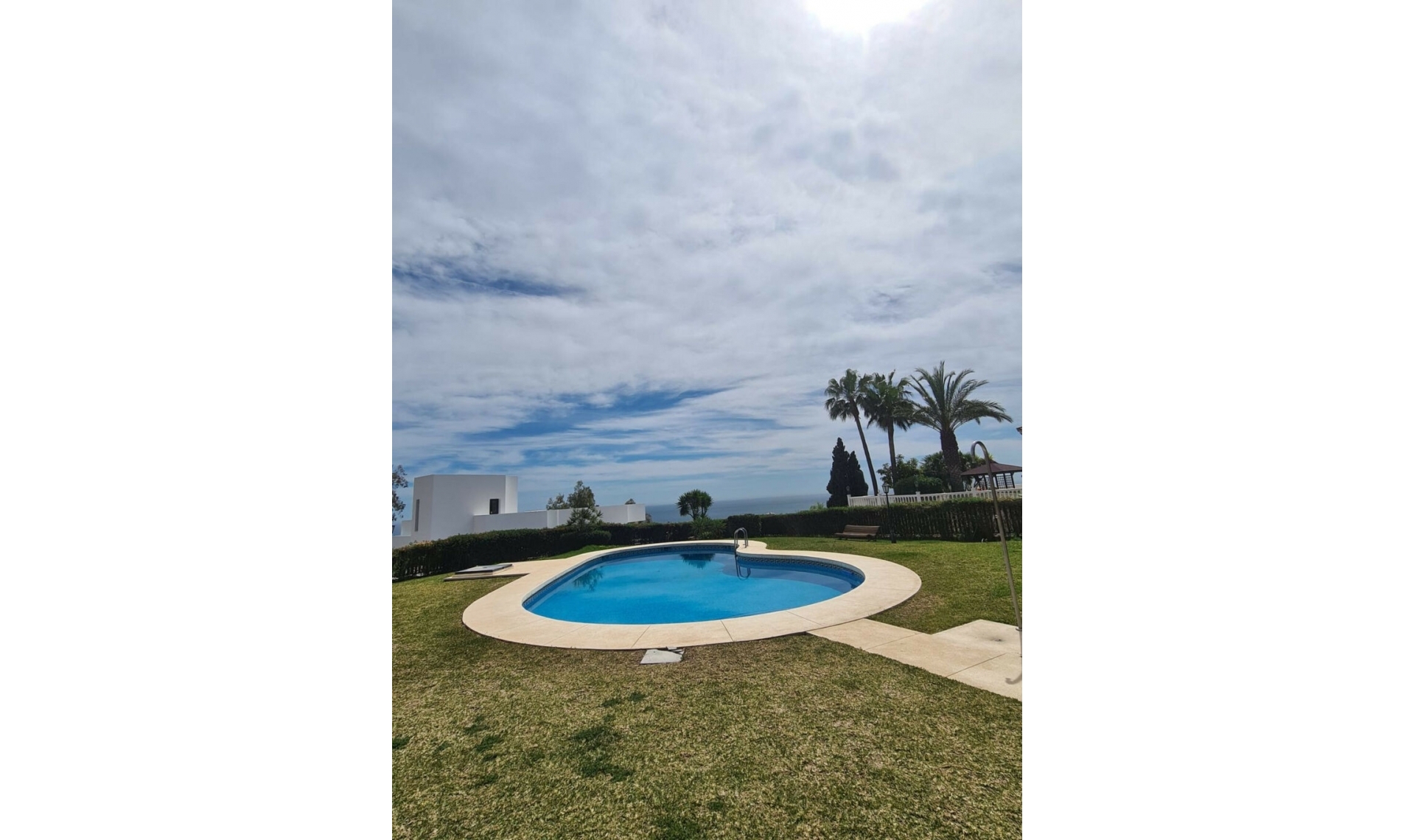 Resale - House -
La Capellania