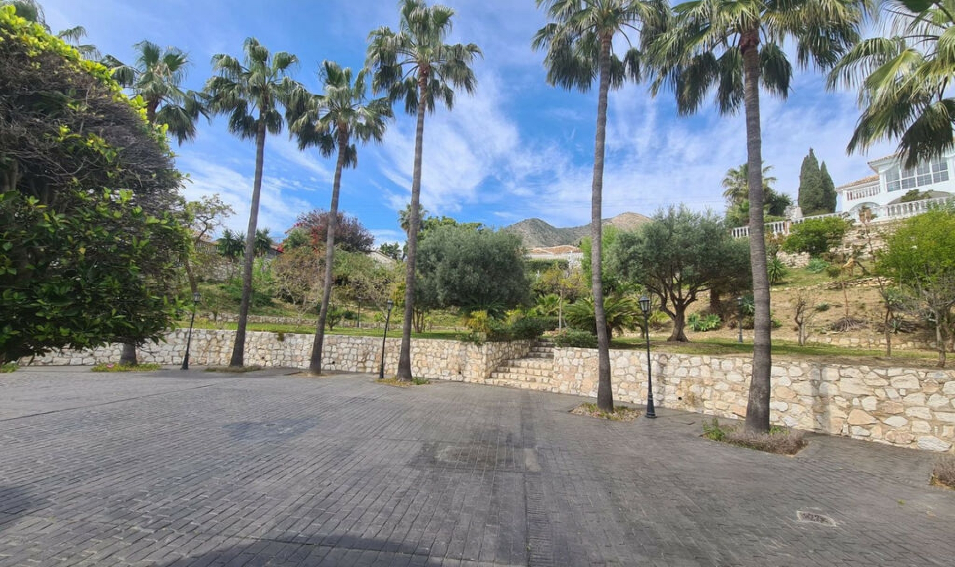 Resale - House -
La Capellania