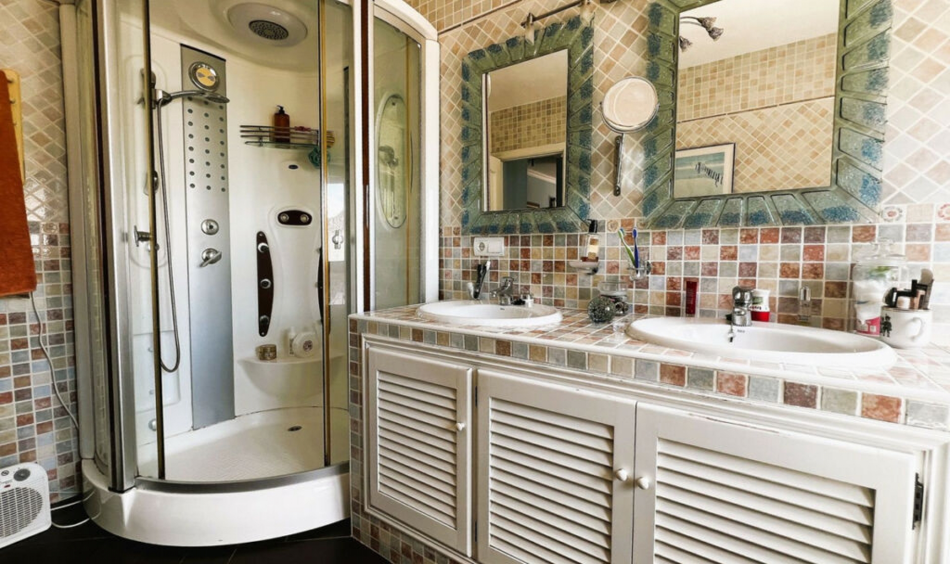 Resale - House -
La Capellania