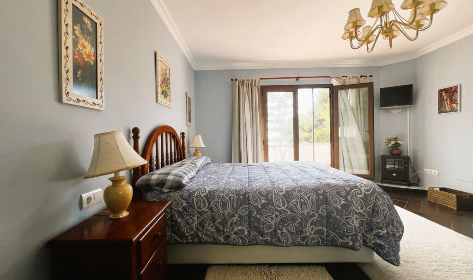 Resale - House -
La Capellania