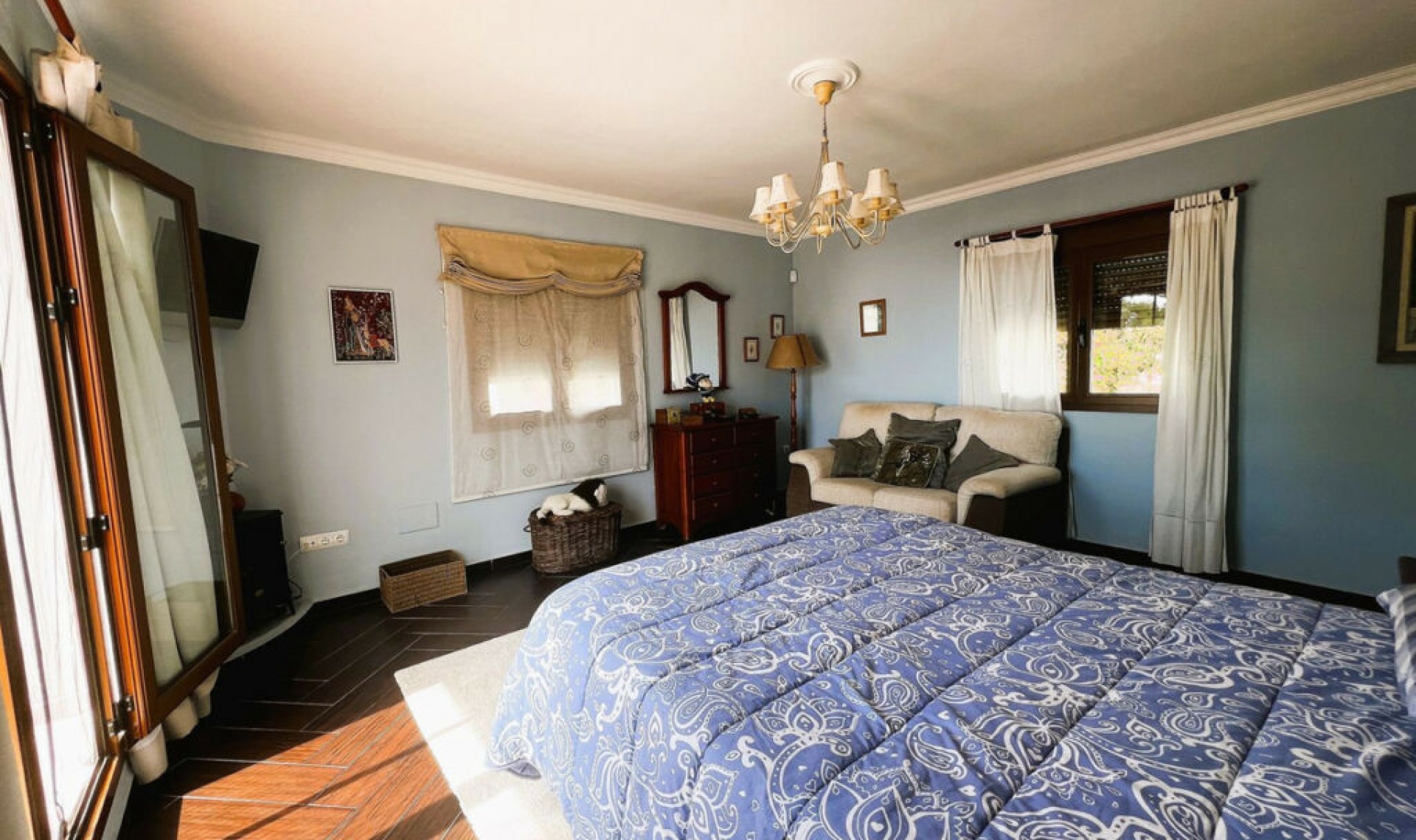 Resale - House -
La Capellania