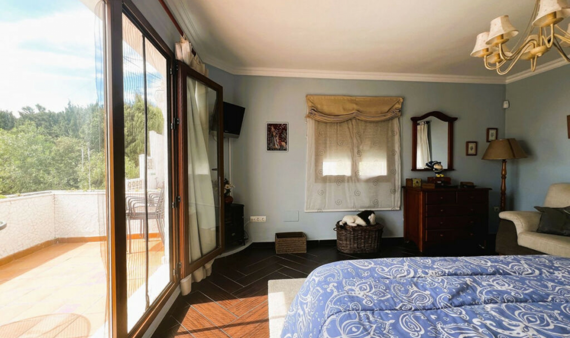 Resale - House -
La Capellania