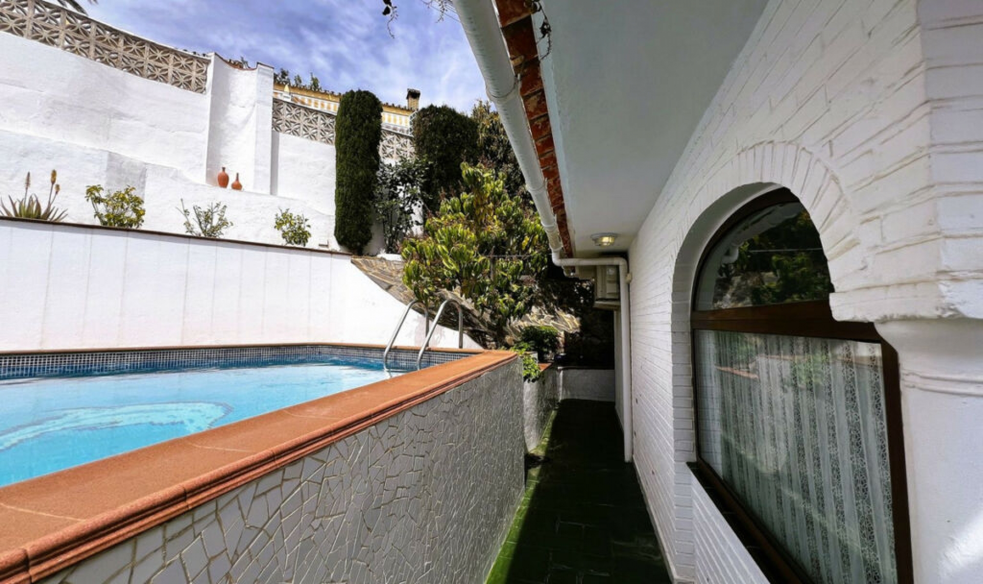 Resale - House -
La Capellania