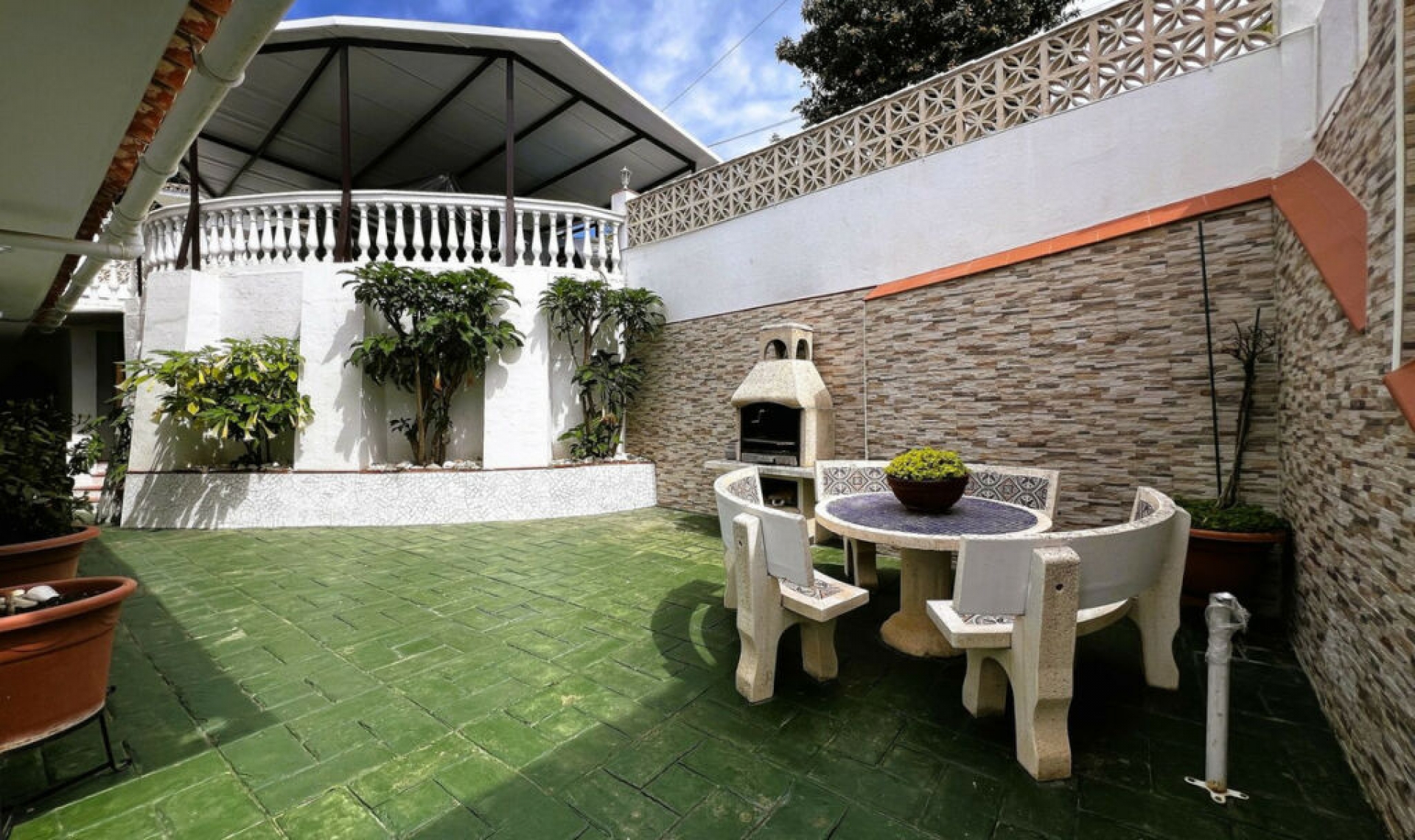 Resale - House -
La Capellania