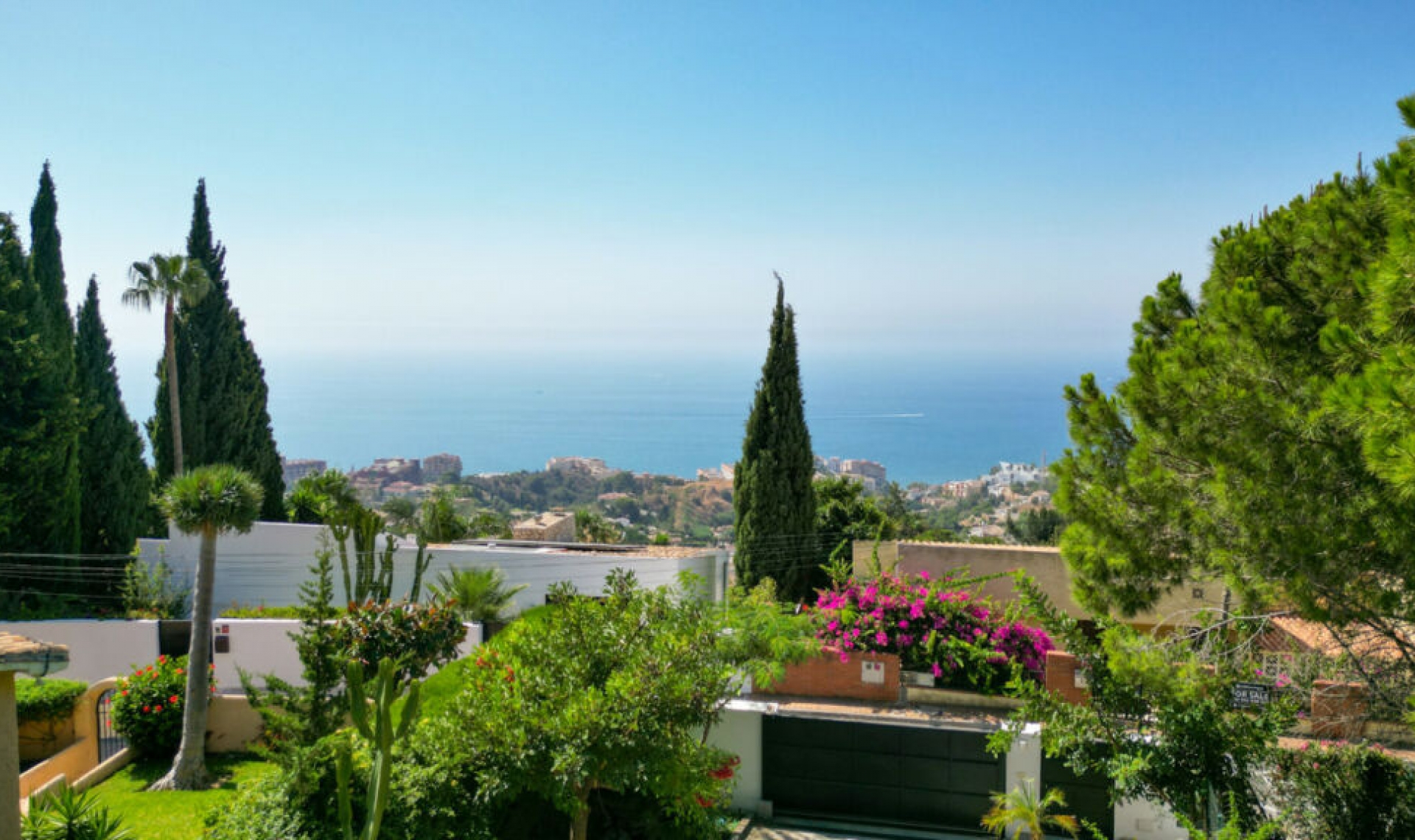 Resale - House -
La Capellania