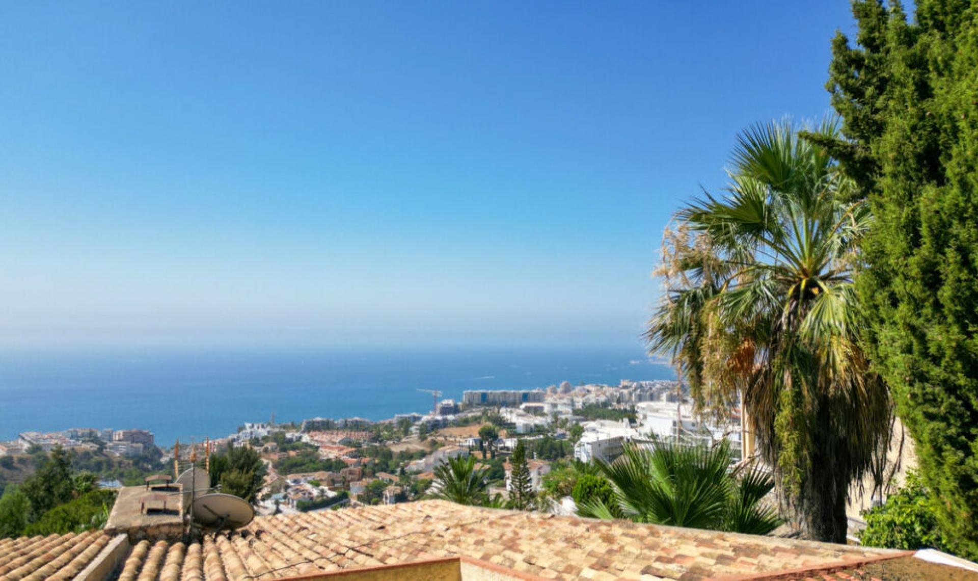 Resale - House -
La Capellania