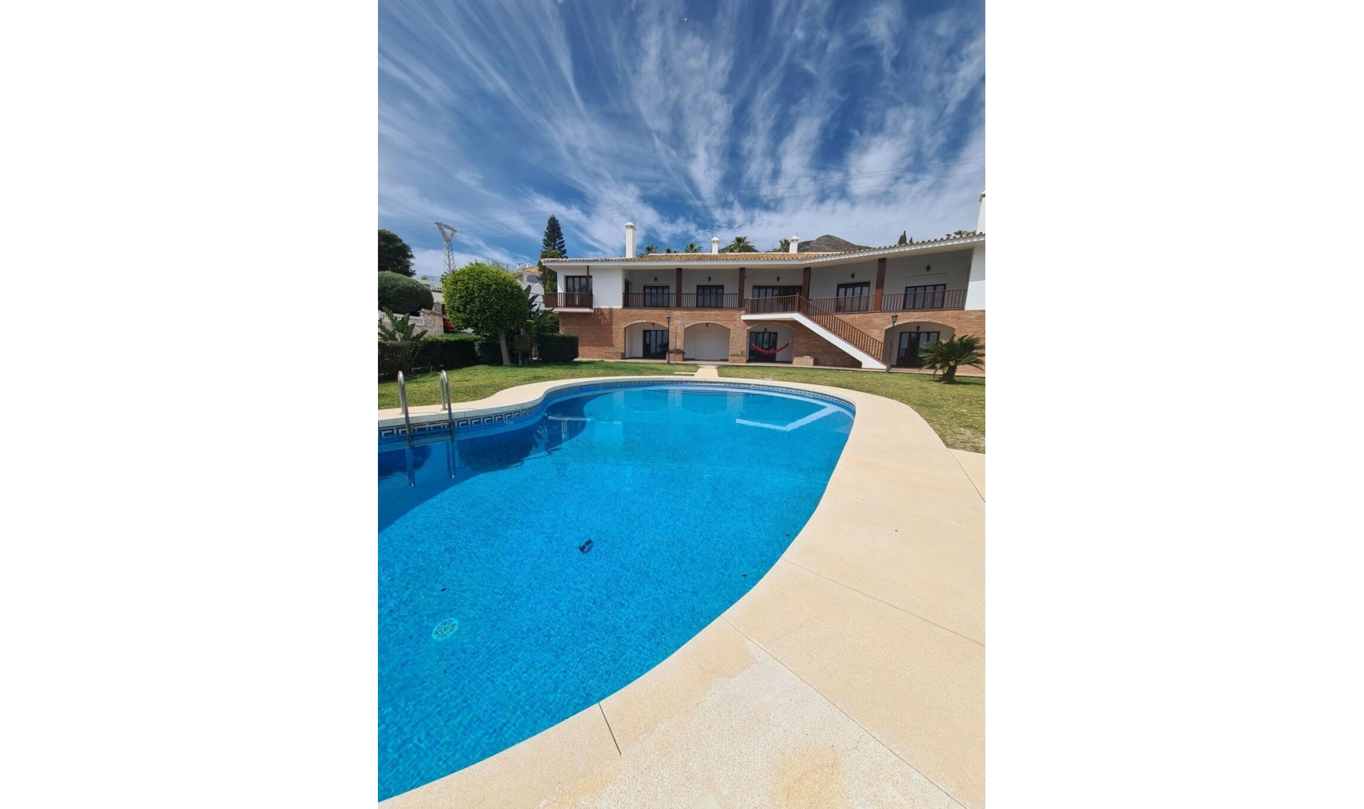 Resale - House -
La Capellania