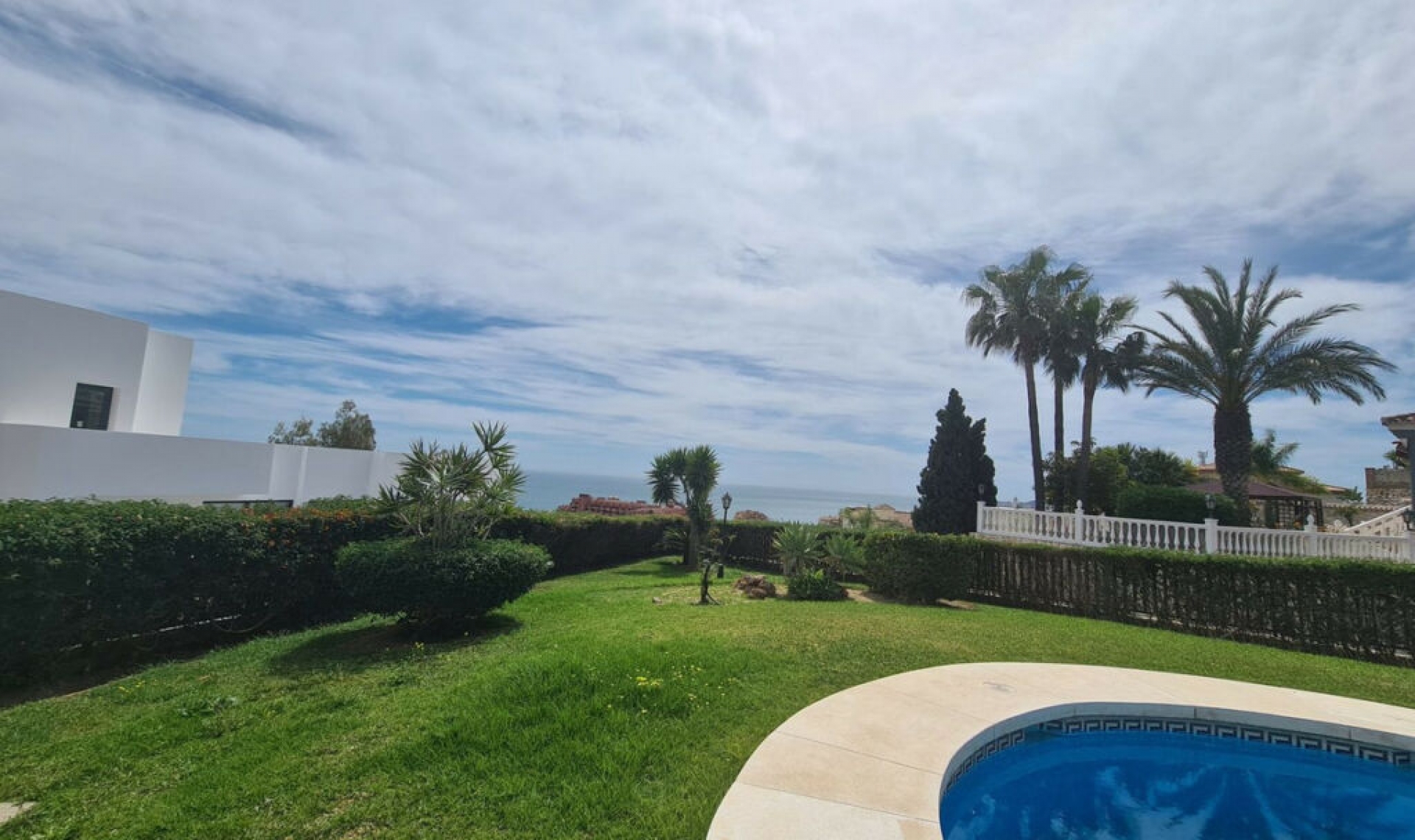 Resale - House -
La Capellania