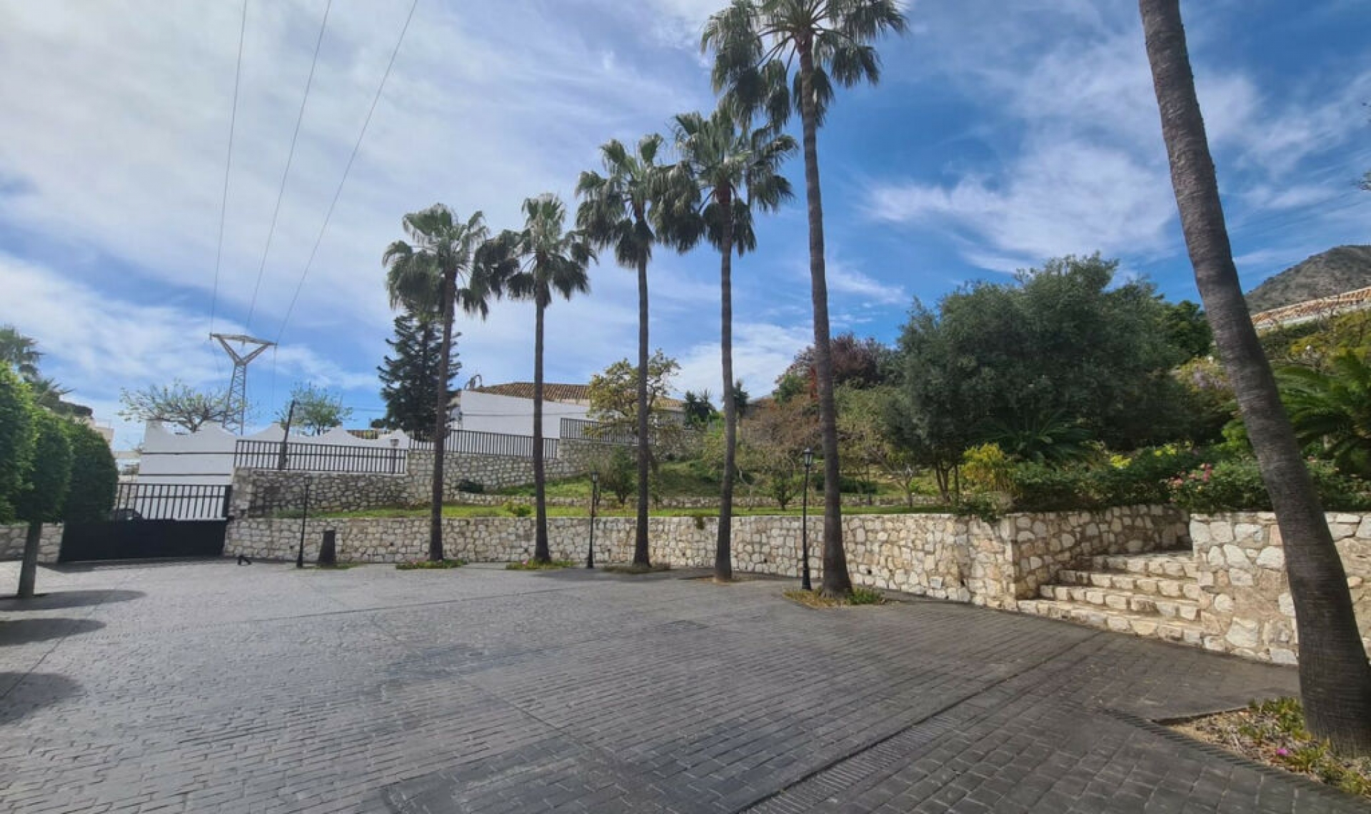 Resale - House -
La Capellania