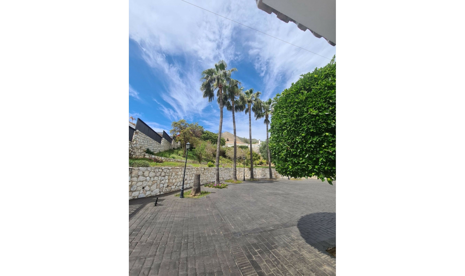 Resale - House -
La Capellania