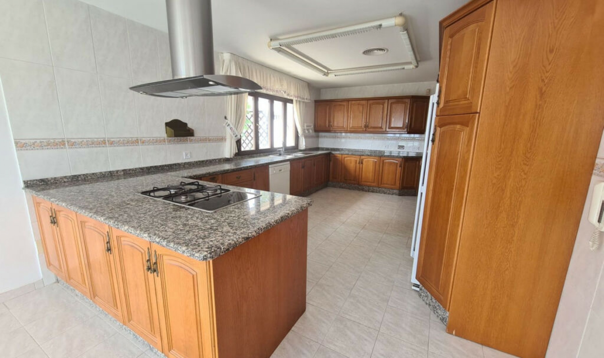 Resale - House -
La Capellania