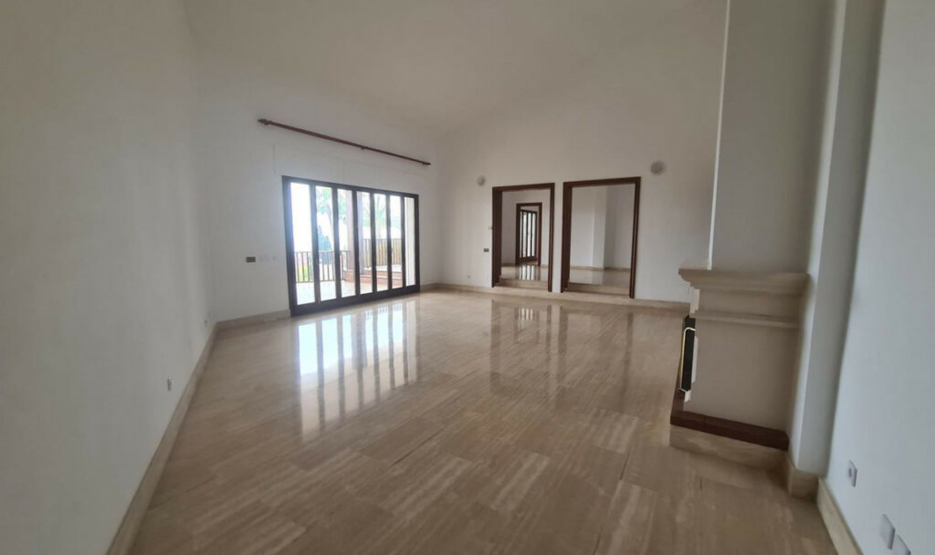 Resale - House -
La Capellania