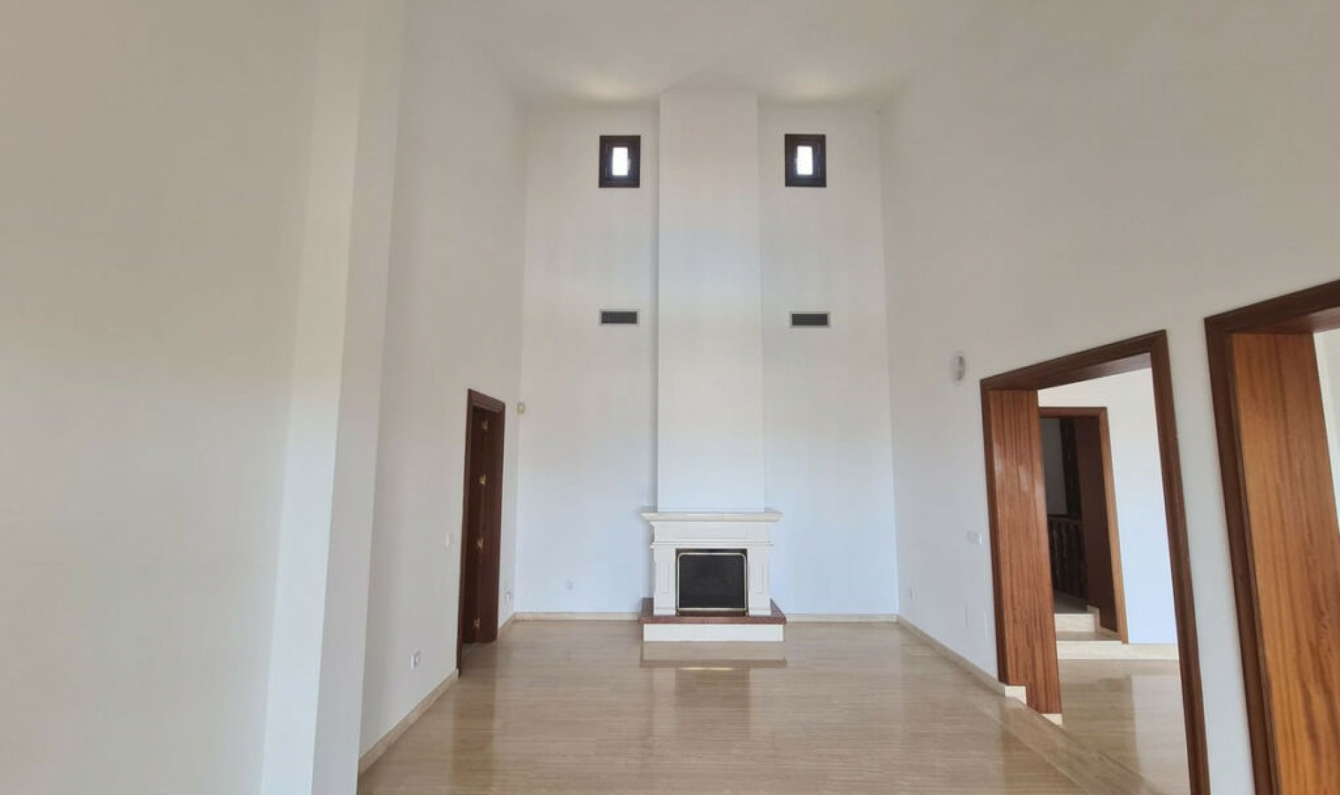 Resale - House -
La Capellania