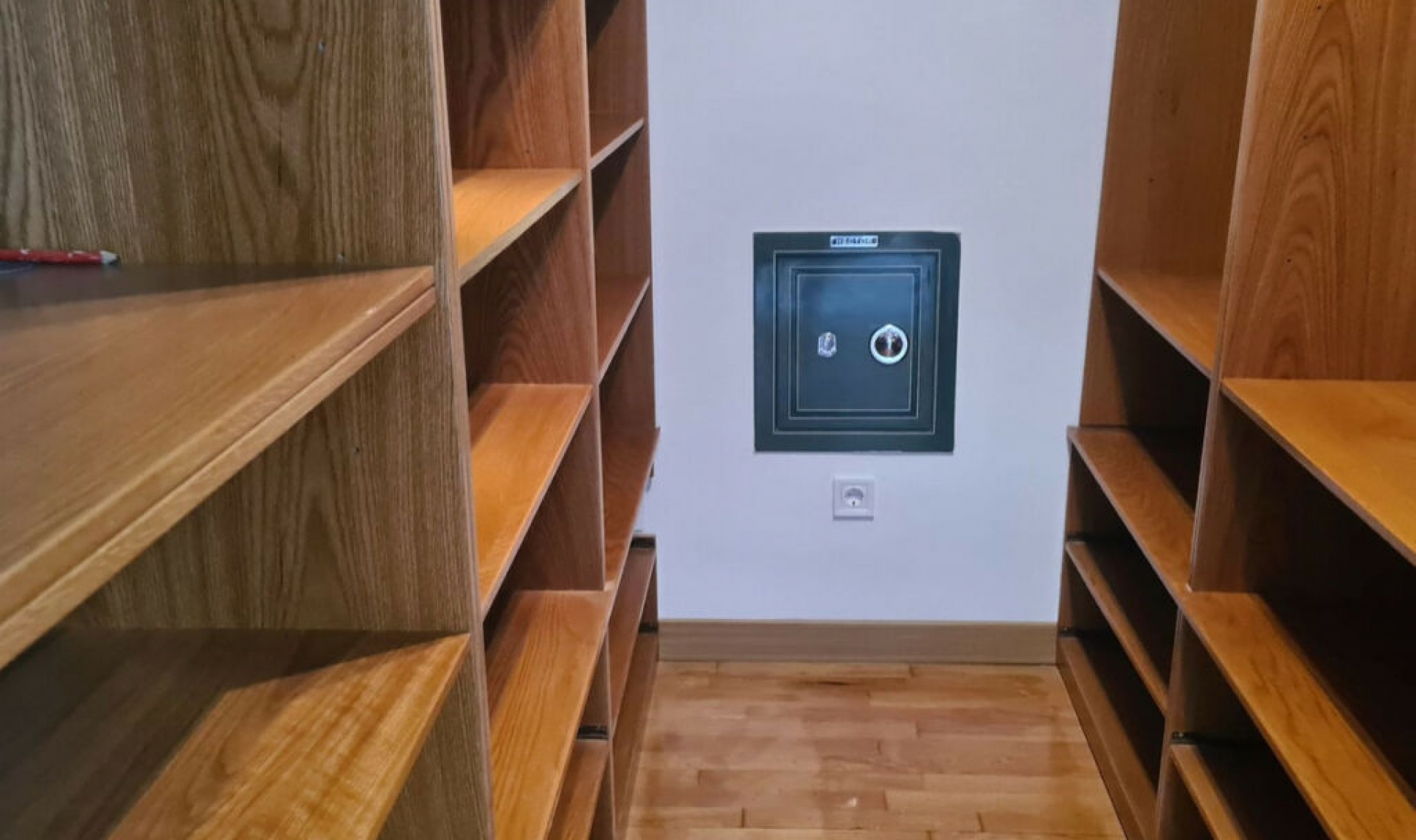 Resale - House -
La Capellania