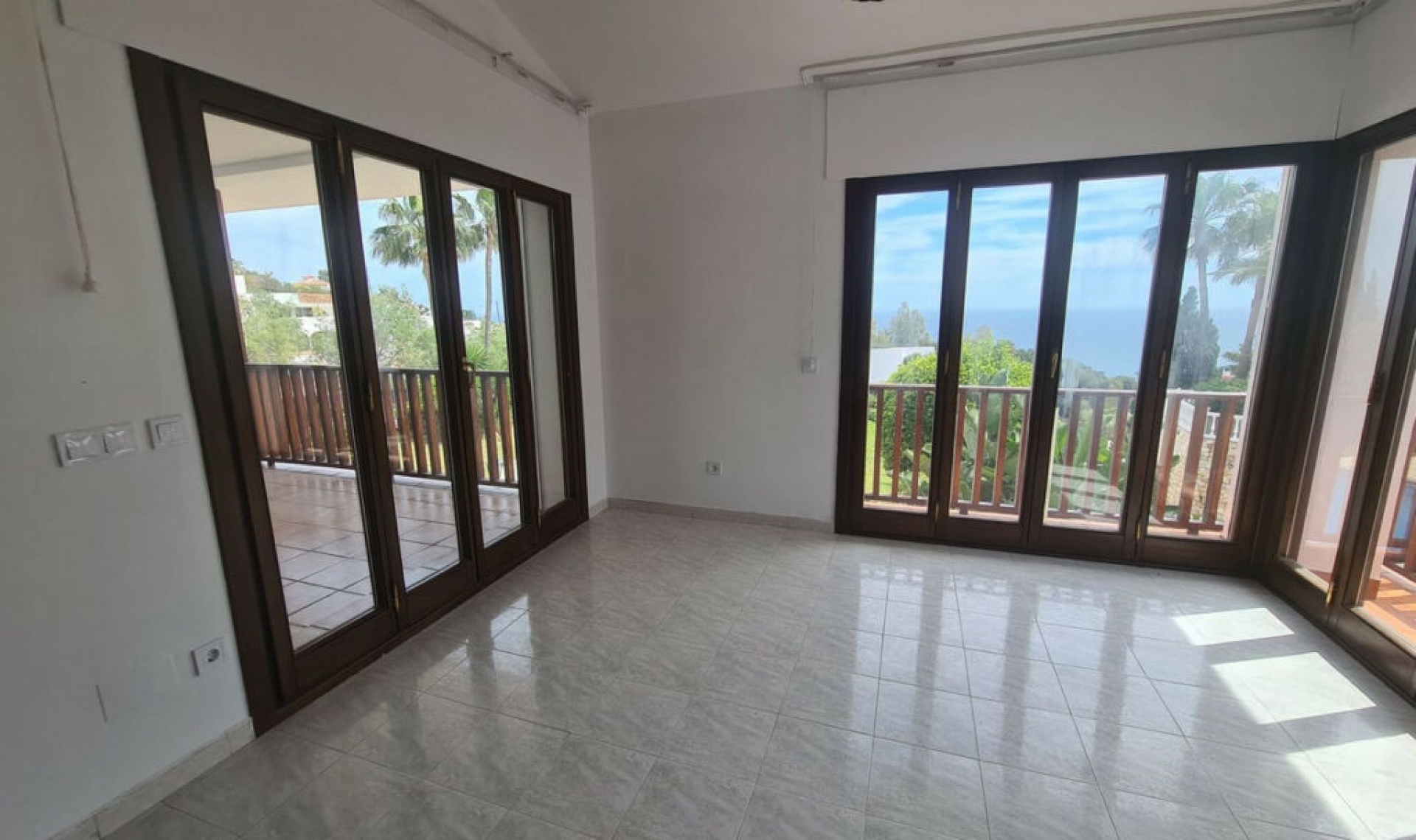 Resale - House -
La Capellania