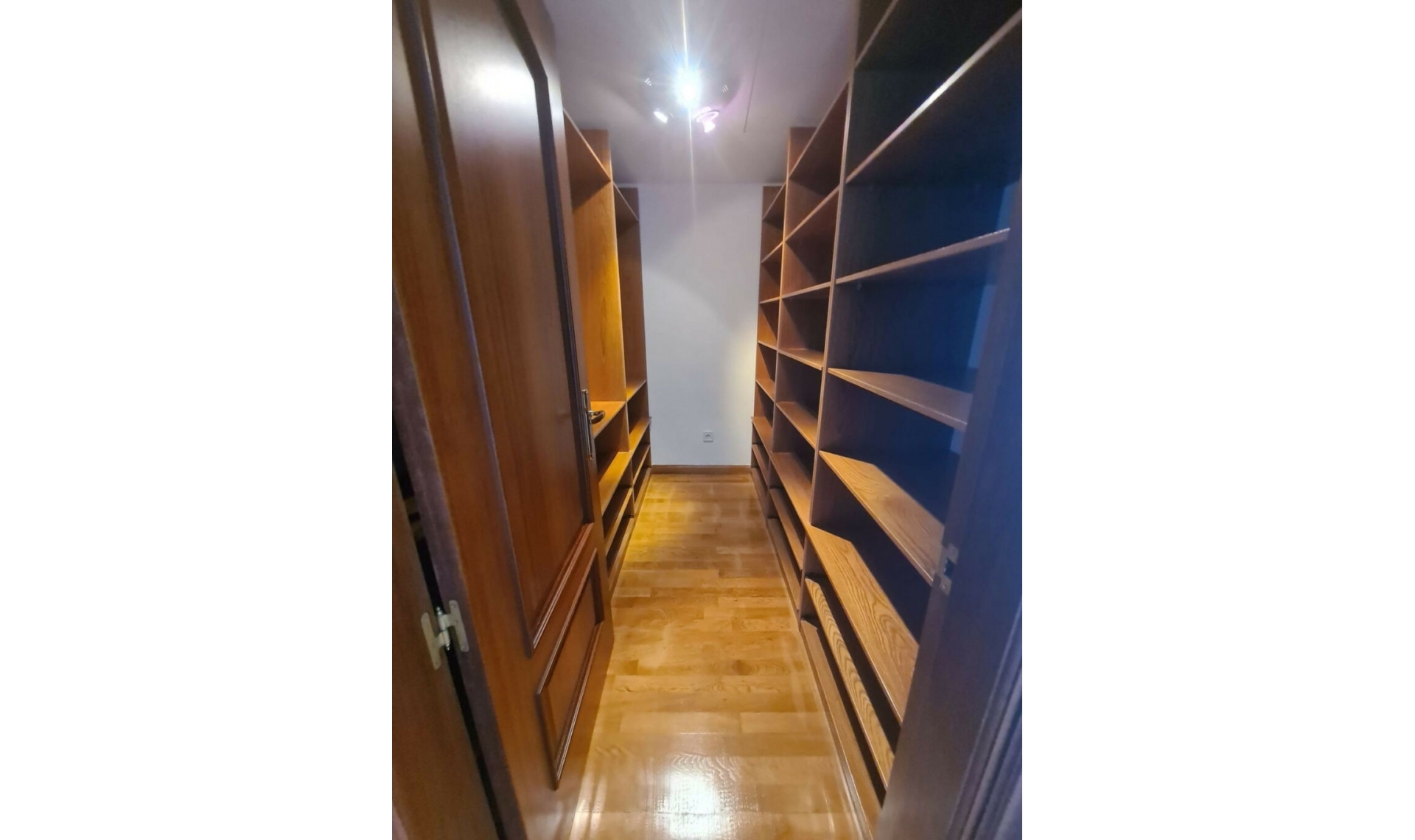 Resale - House -
La Capellania