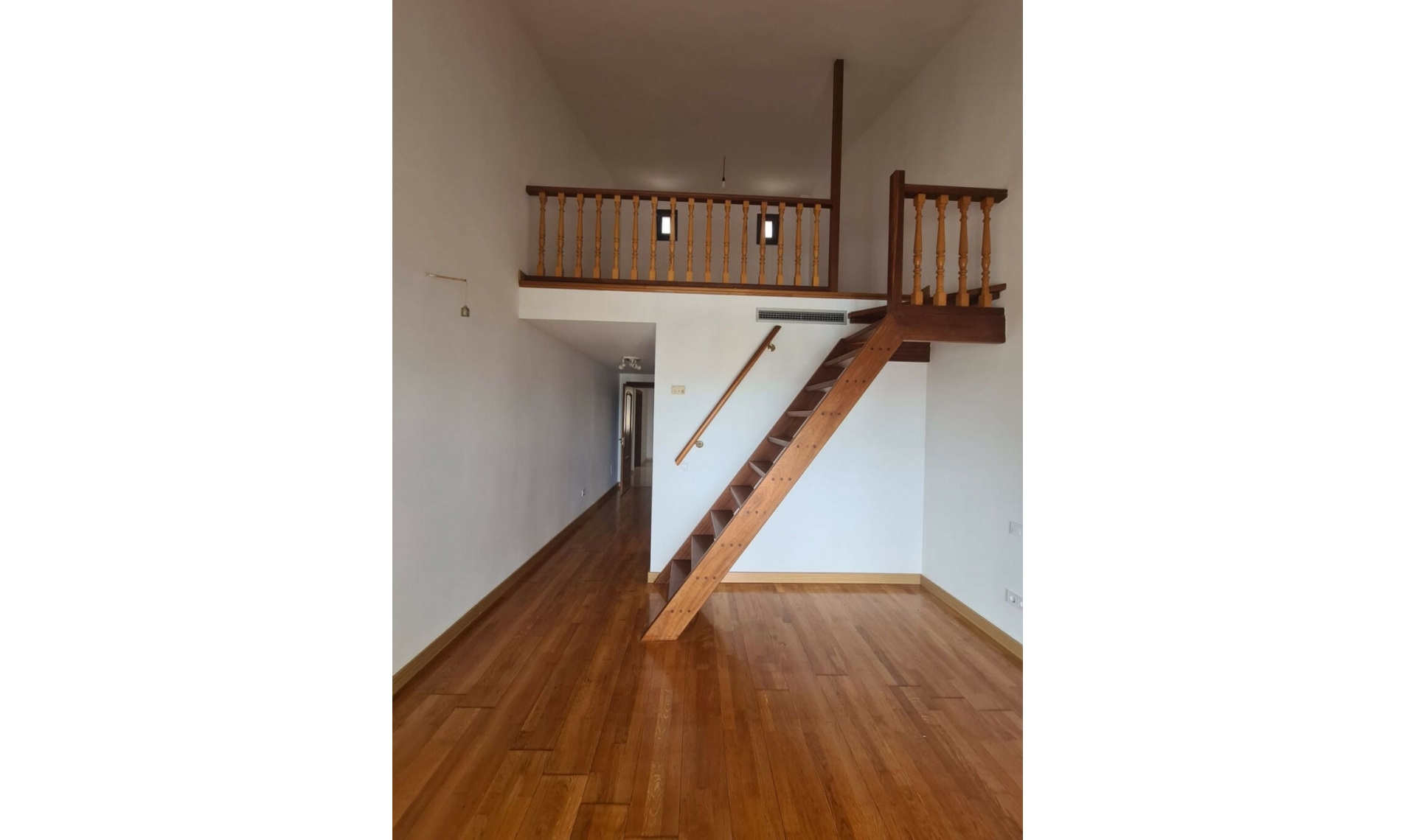 Resale - House -
La Capellania