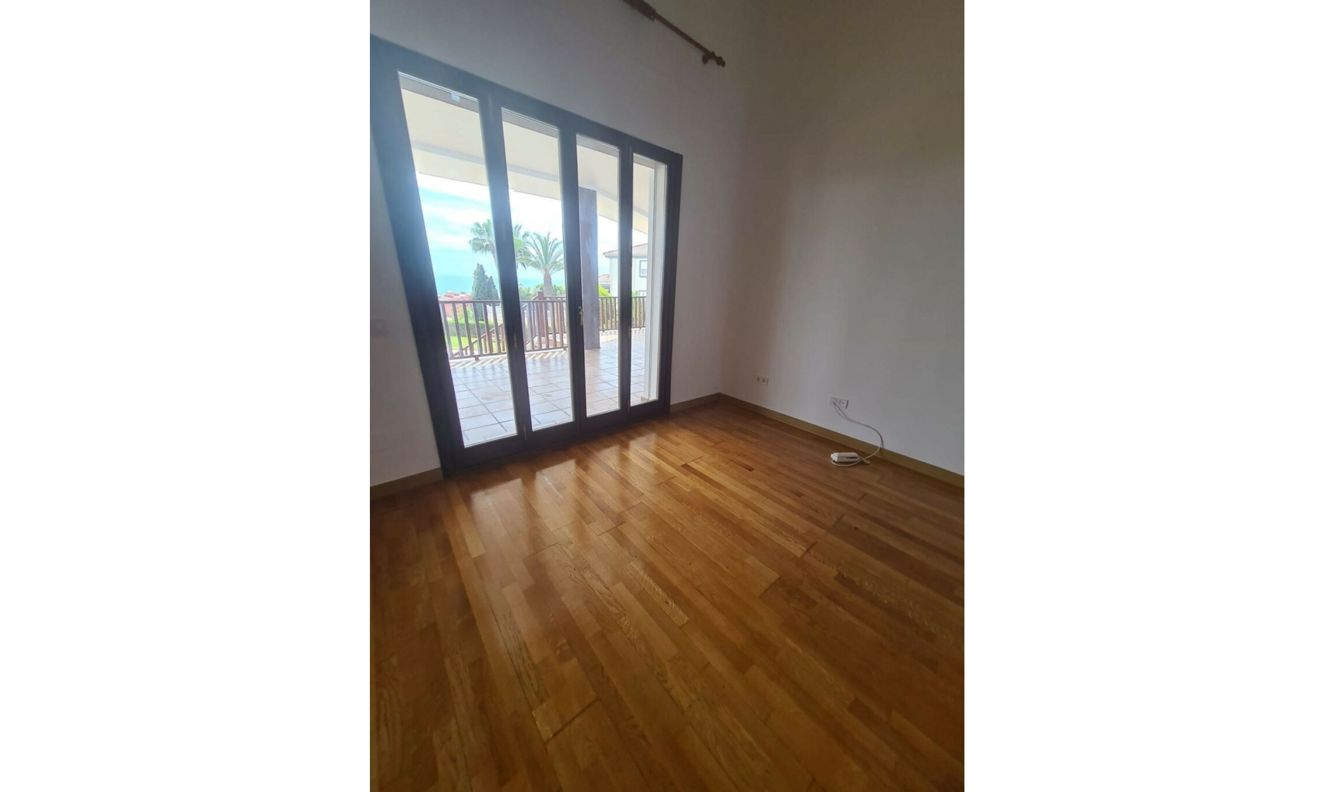 Resale - House -
La Capellania