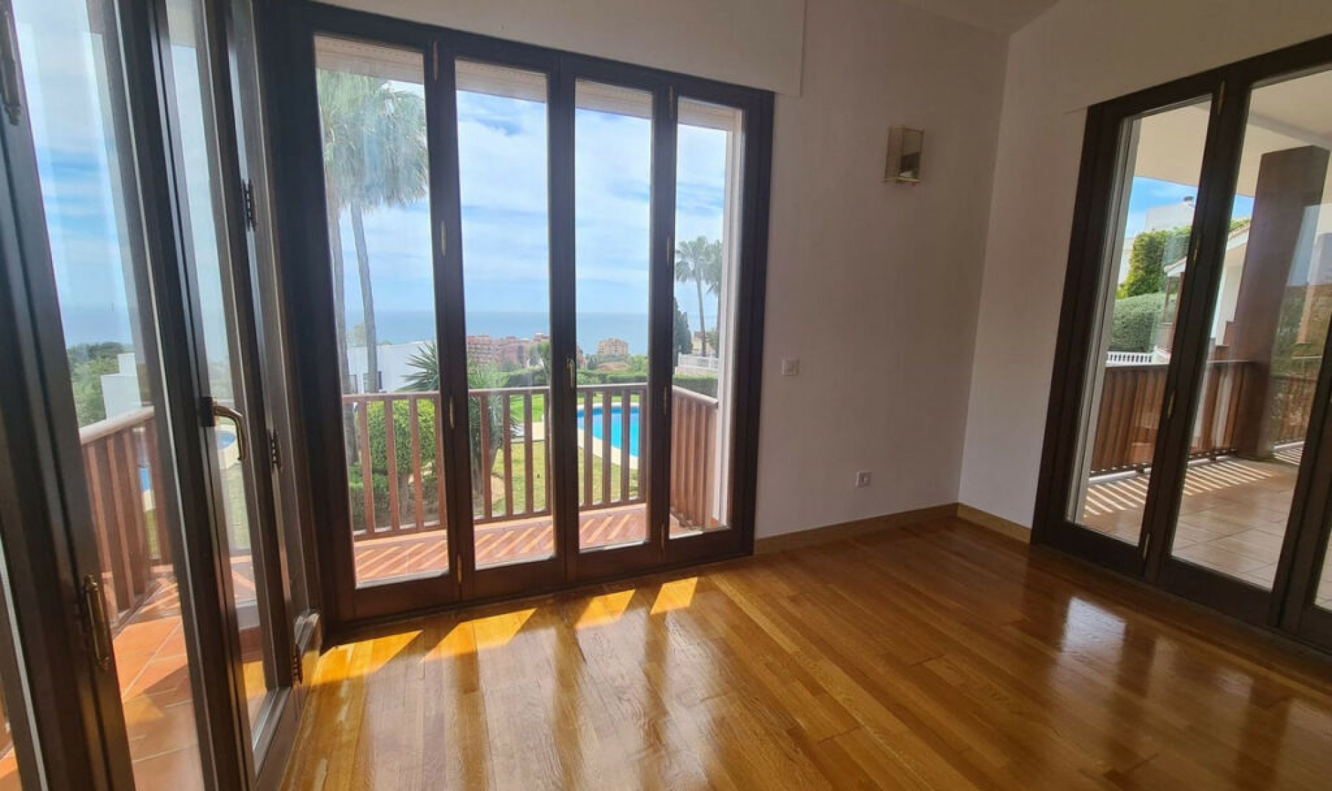 Resale - House -
La Capellania