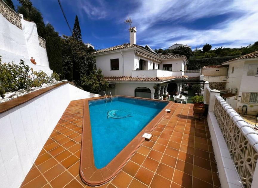 Resale - House -
La Capellania