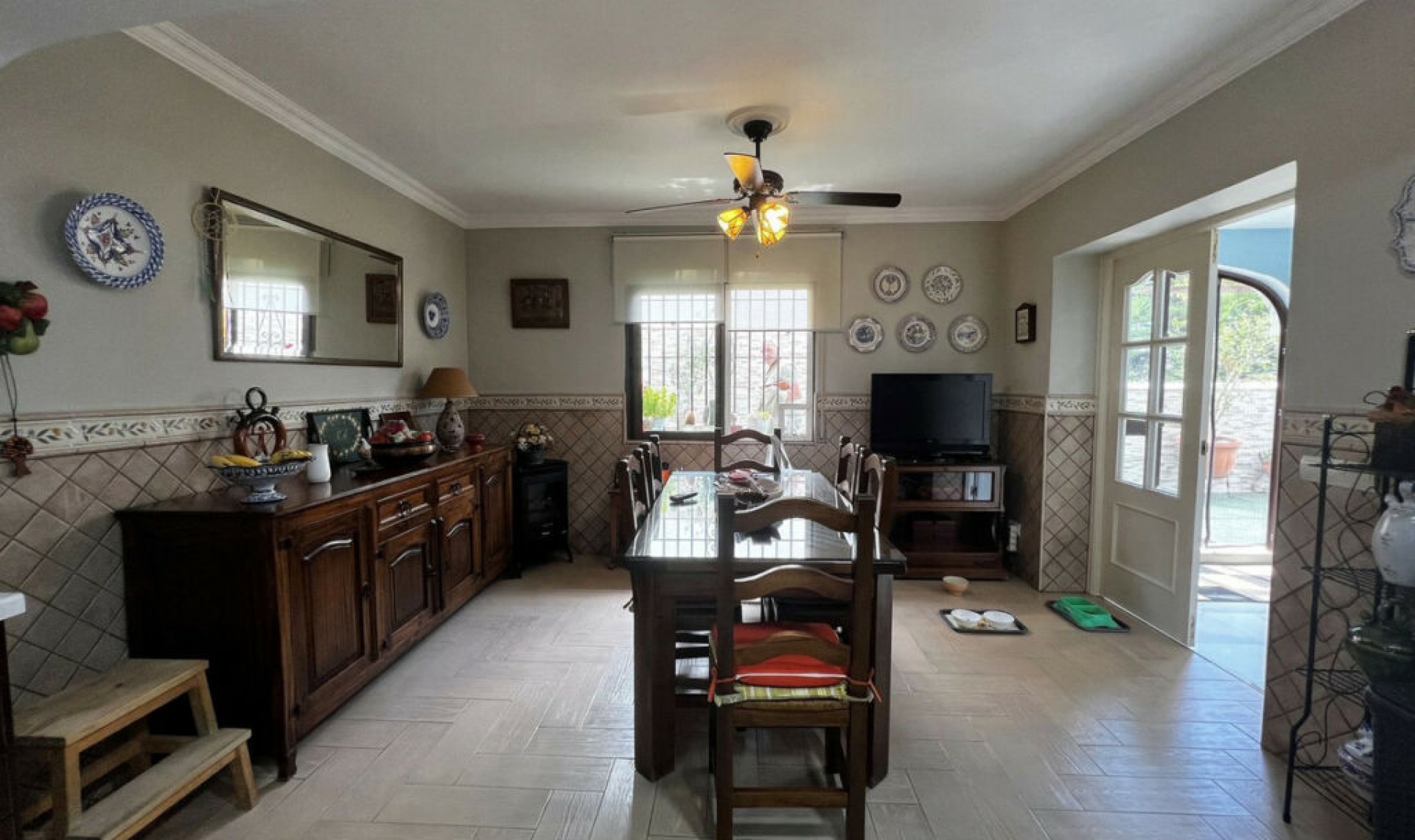 Resale - House -
La Capellania