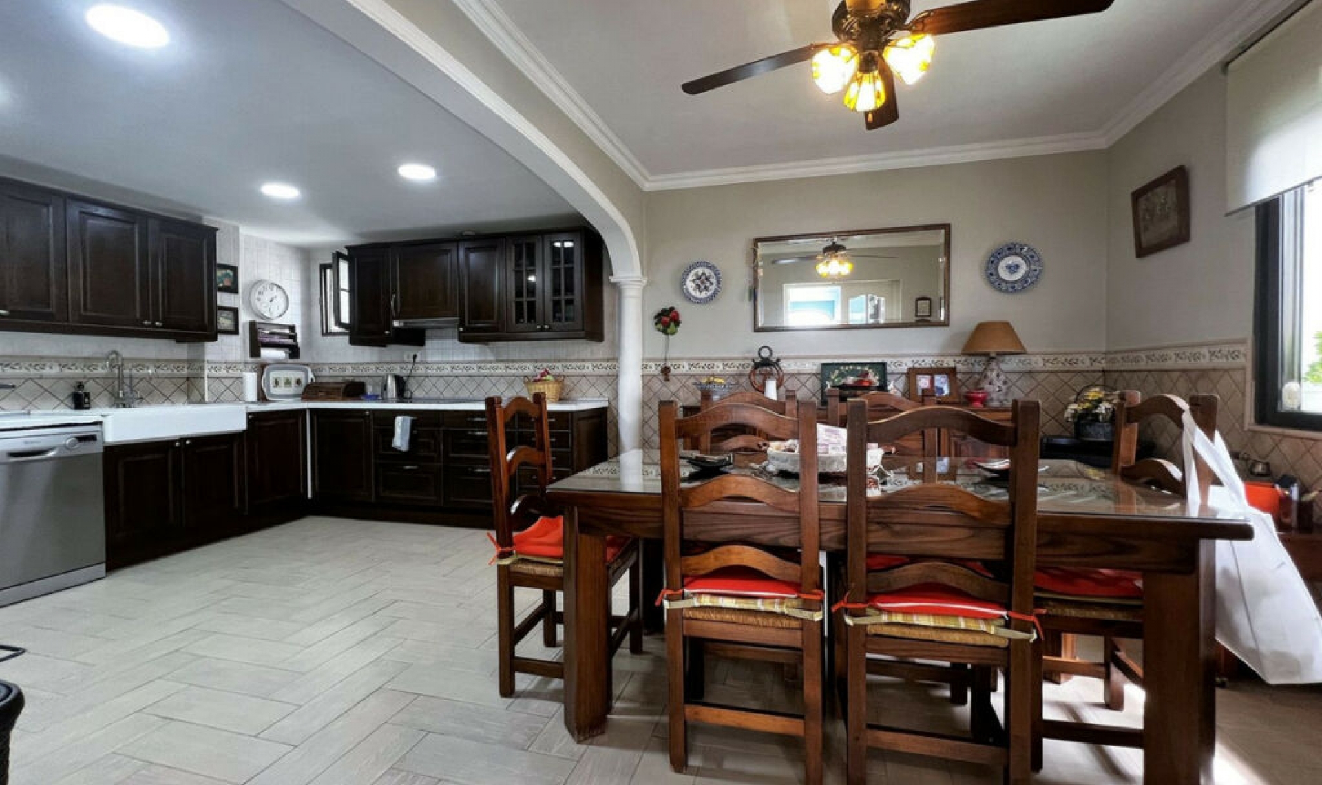 Resale - House -
La Capellania