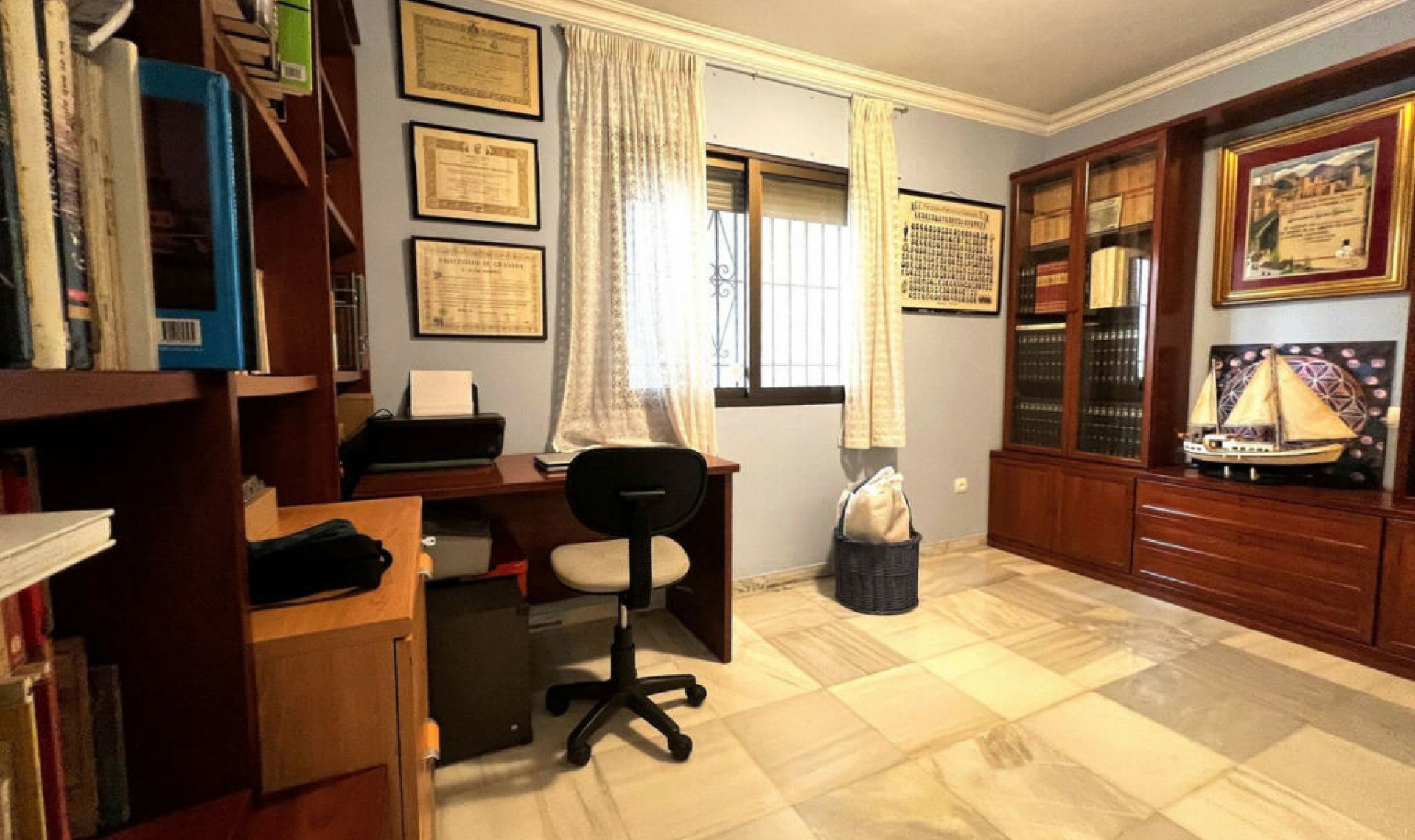 Resale - House -
La Capellania