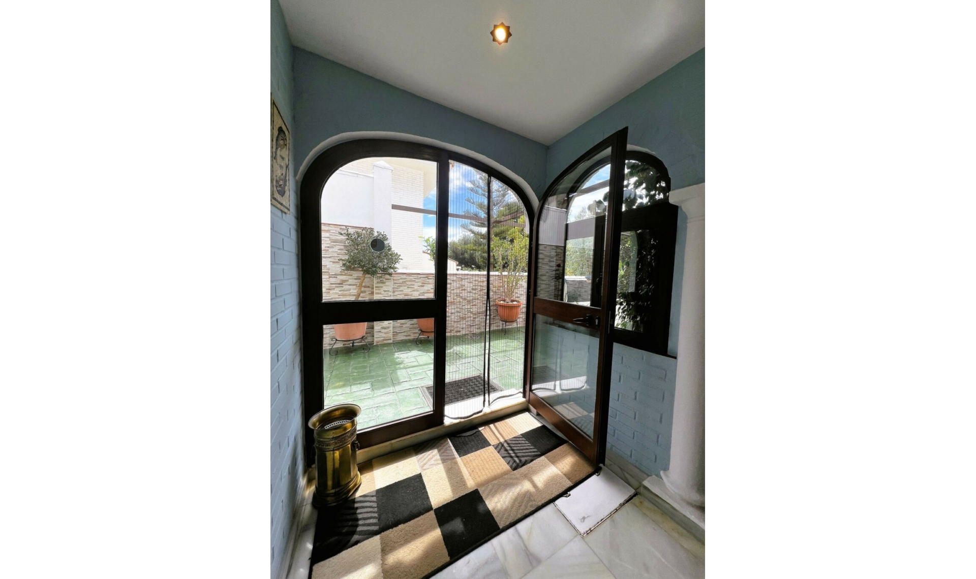 Resale - House -
La Capellania