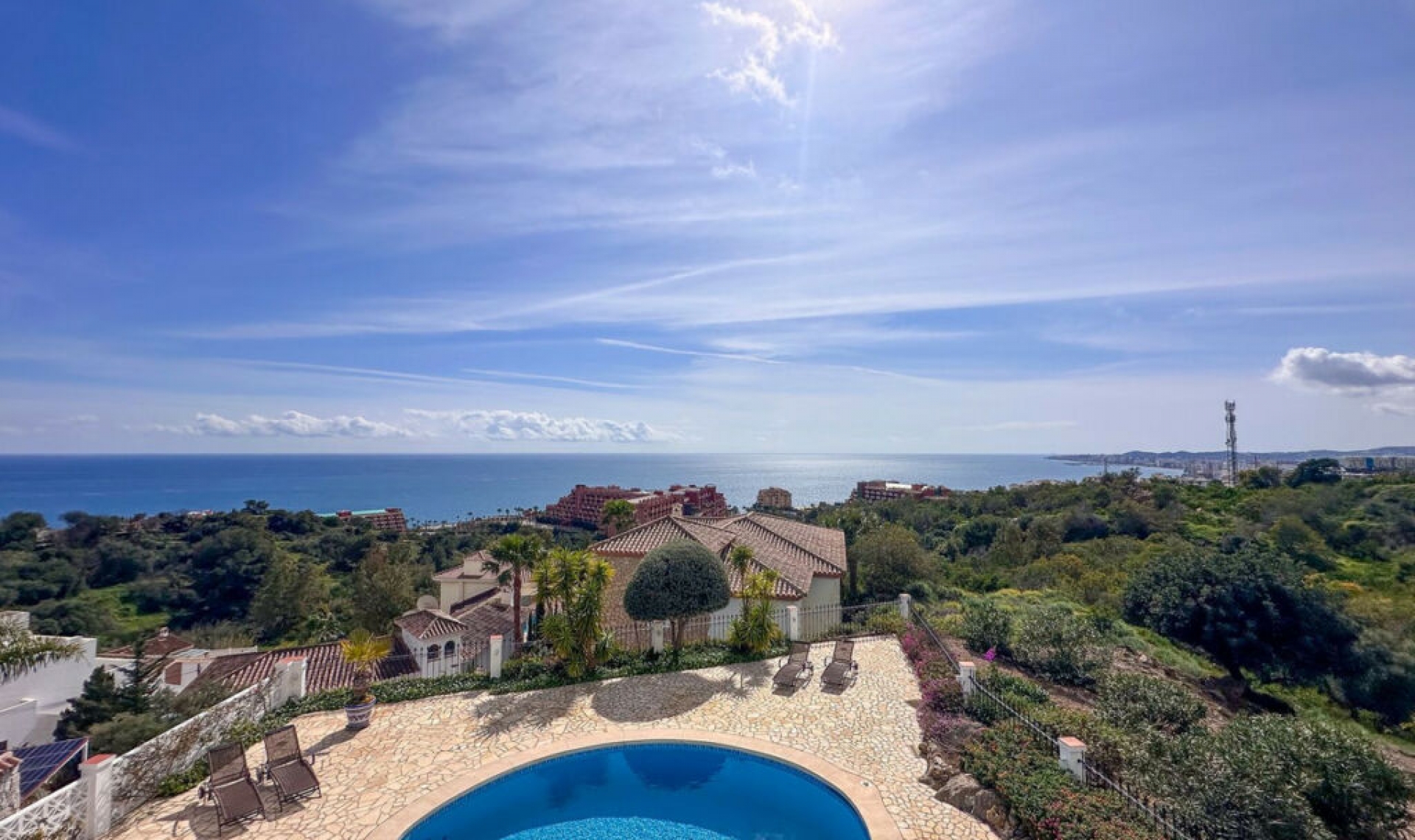 Resale - House -
La Capellania