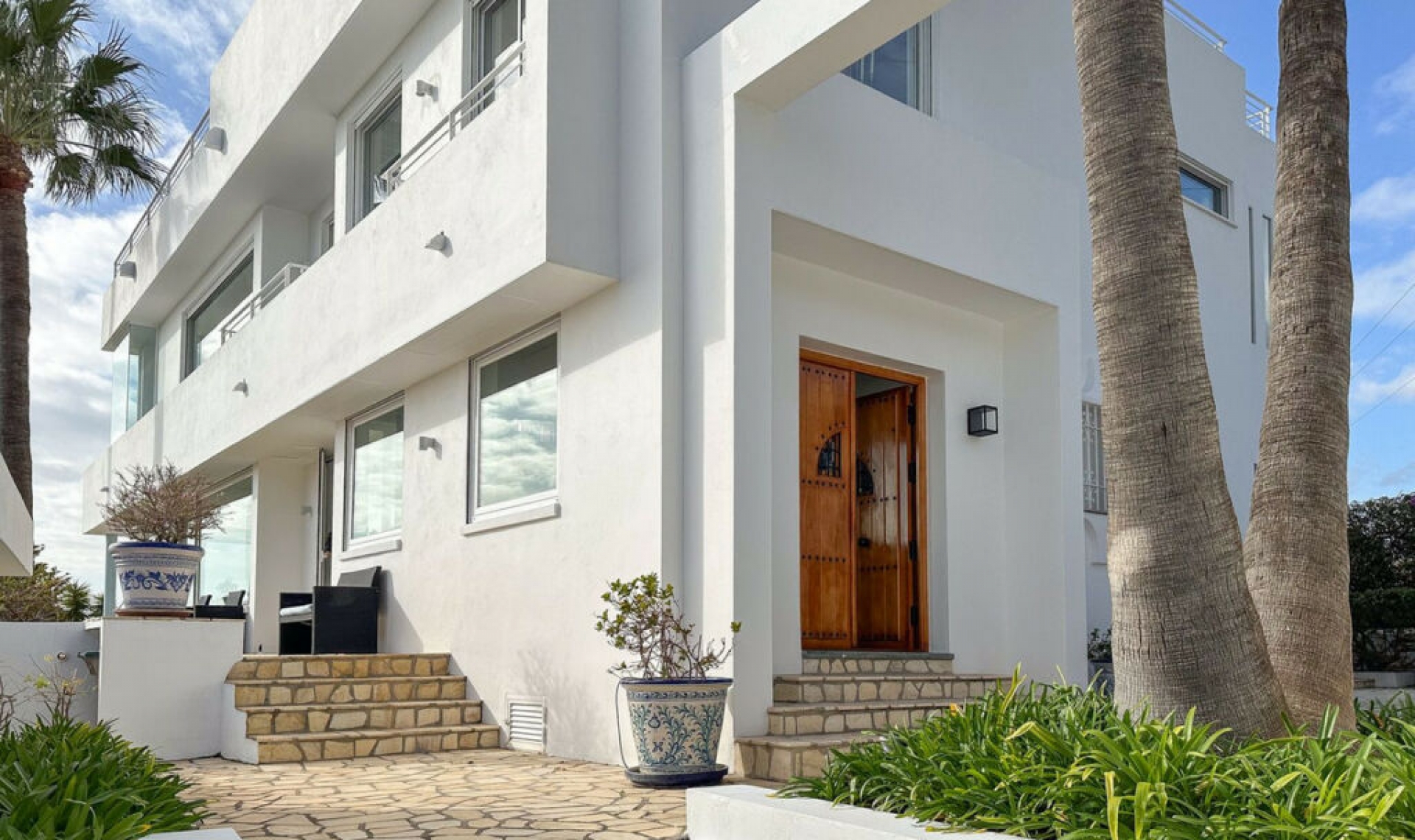 Resale - House -
La Capellania