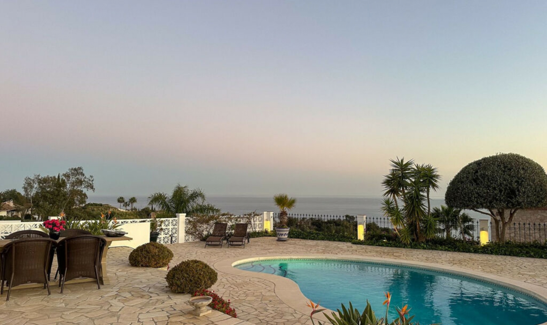 Resale - House -
La Capellania