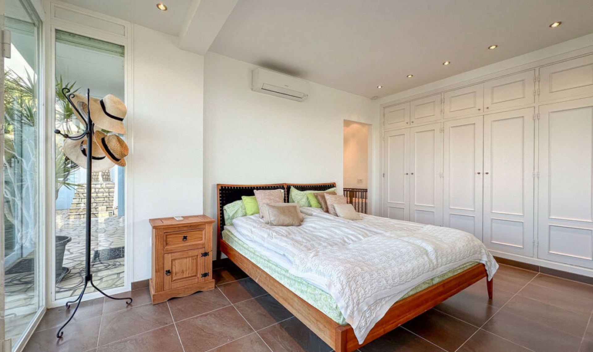 Resale - House -
La Capellania