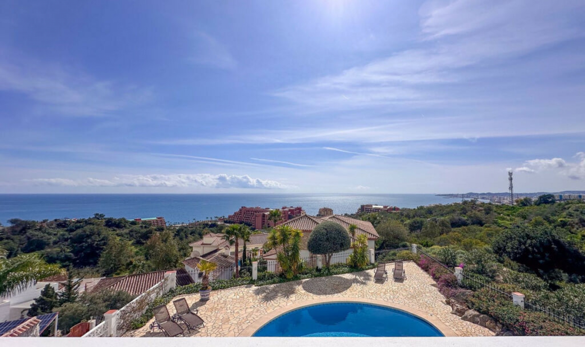 Resale - House -
La Capellania