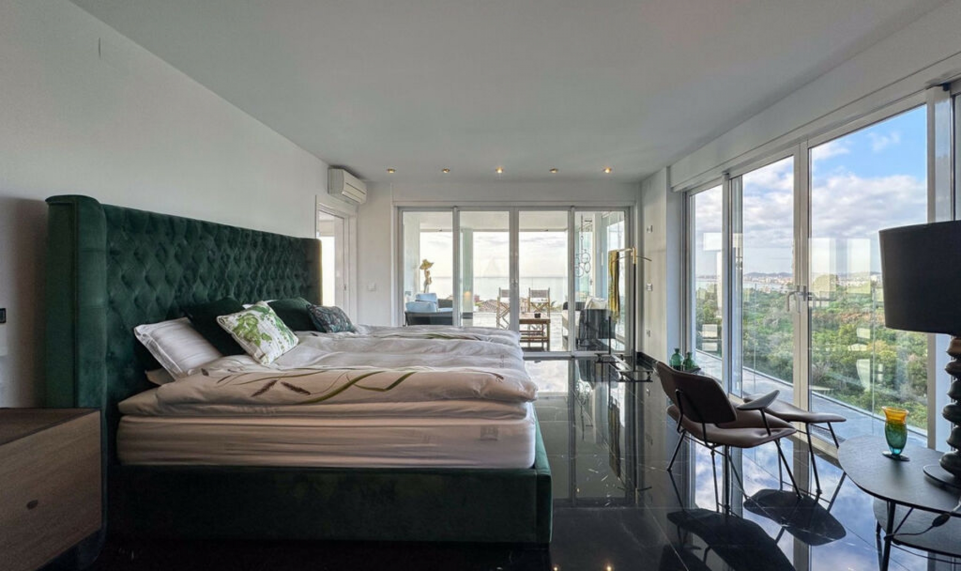 Resale - House -
La Capellania