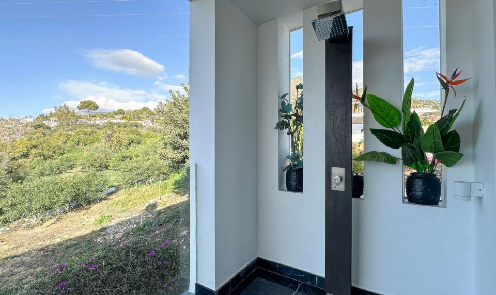 Resale - House -
La Capellania