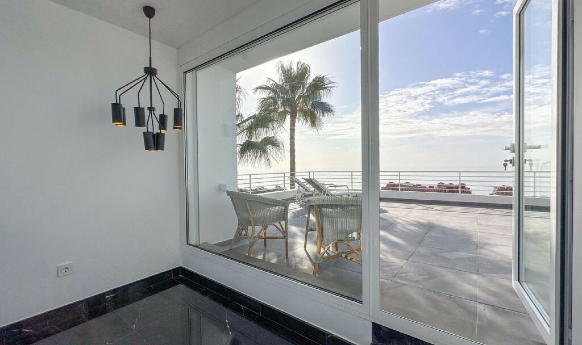 Resale - House -
La Capellania