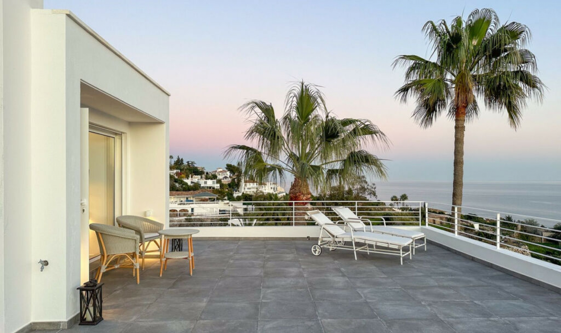 Resale - House -
La Capellania