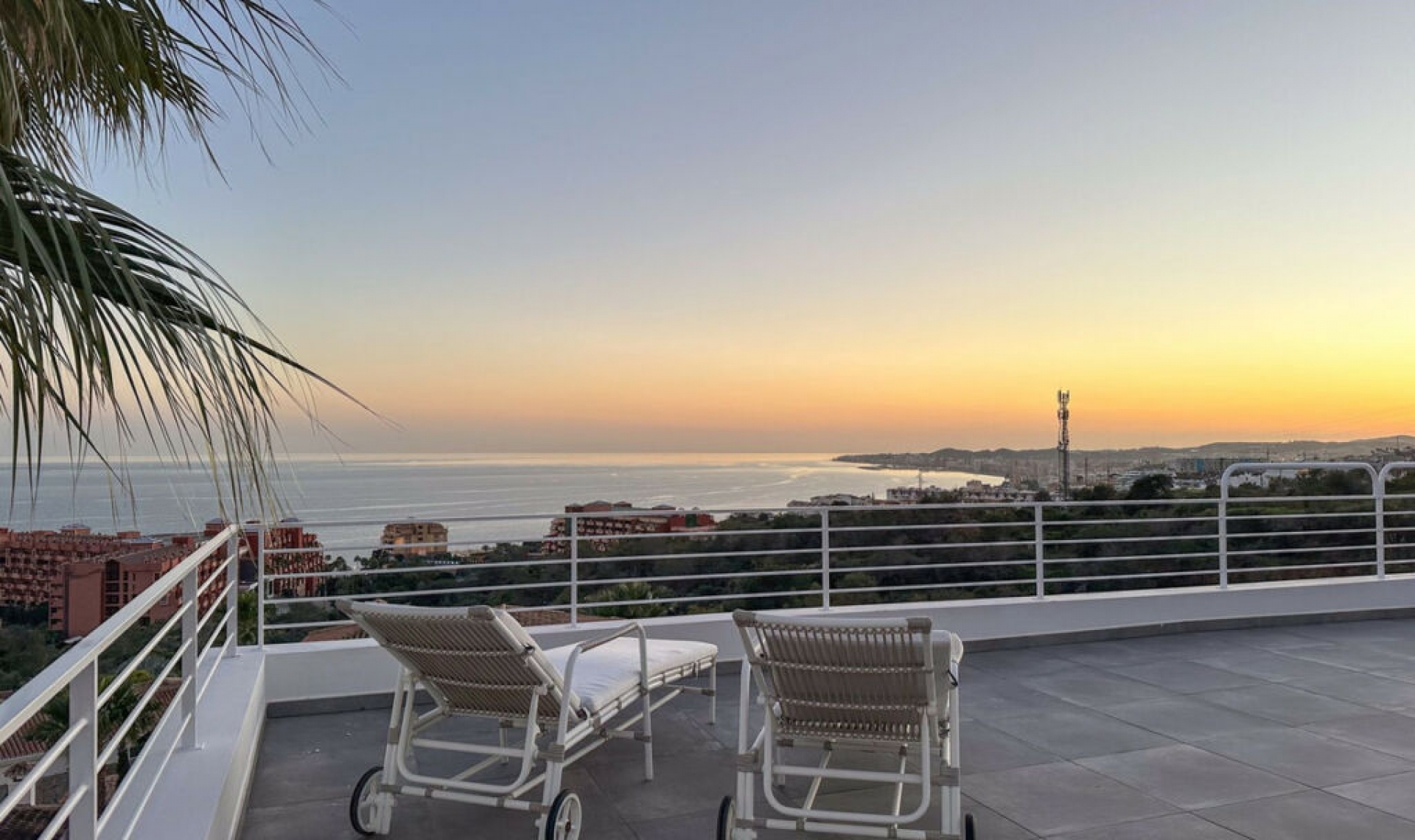 Resale - House -
La Capellania